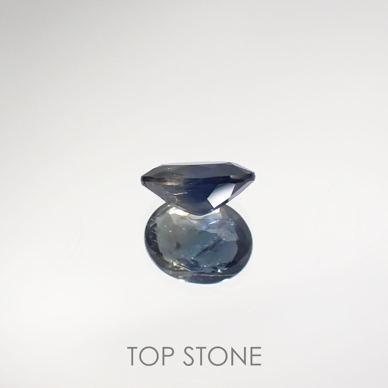 ゴールドシーンサファイア非加熱(宝石名シーン・サファイア) ケニア産 0.68ct 識別済[210712078]6×4.8mm前後