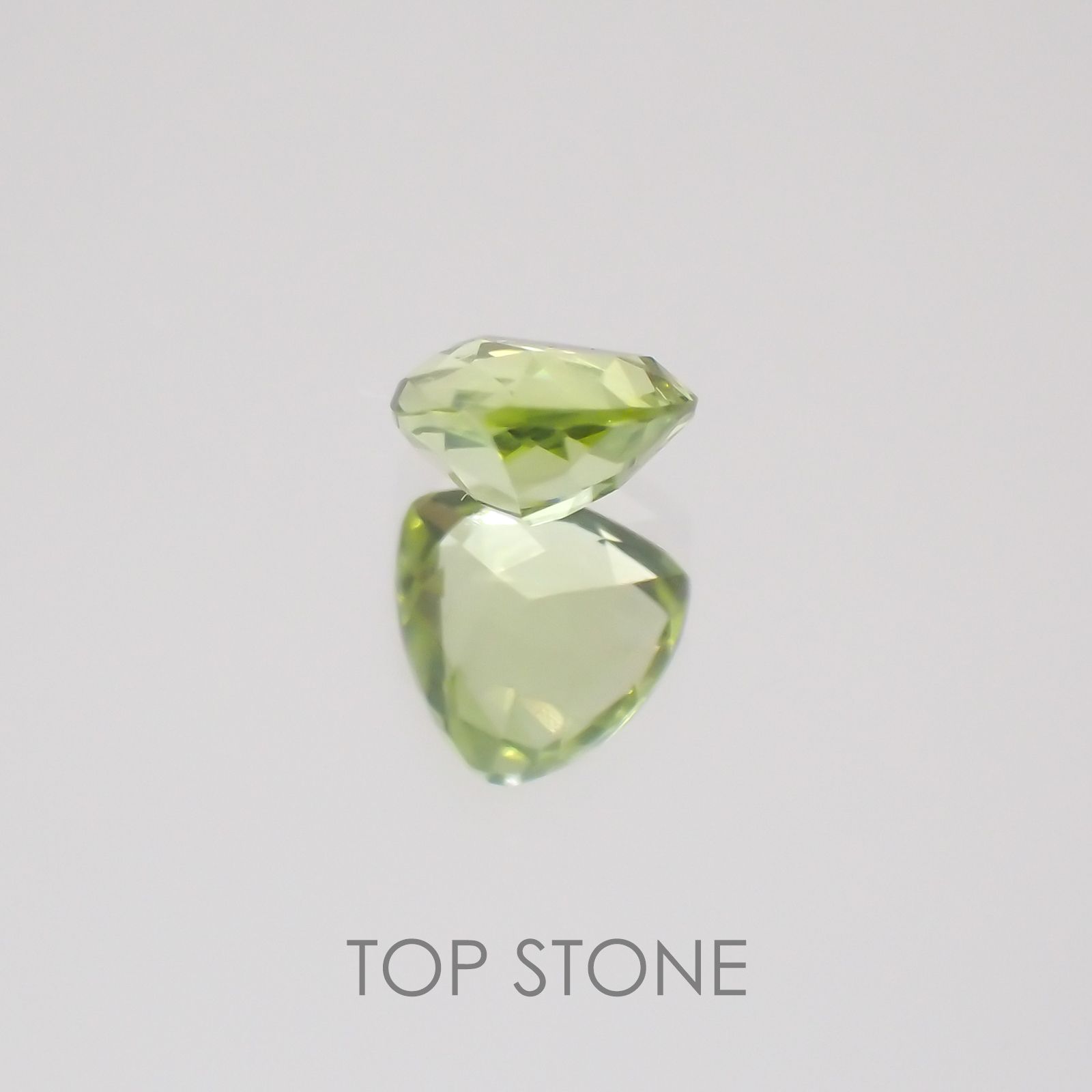 グリーンエンスタタイト(宝石名グリーン・エンスタタイト) カメルーン産 0.28ct 識別済[20128859]4.3×4.1mm前後