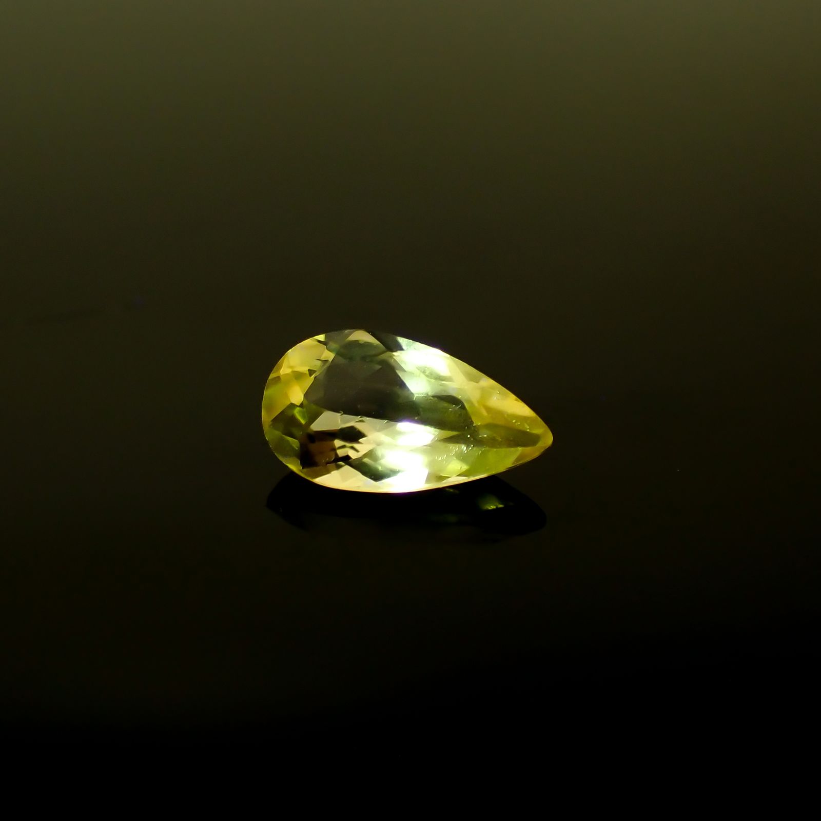 コンドロダイト(宝石名コンドロダイト)タンザニア産 0.897ct ソ付(彩珠)[231225227]8.7x5mm前後