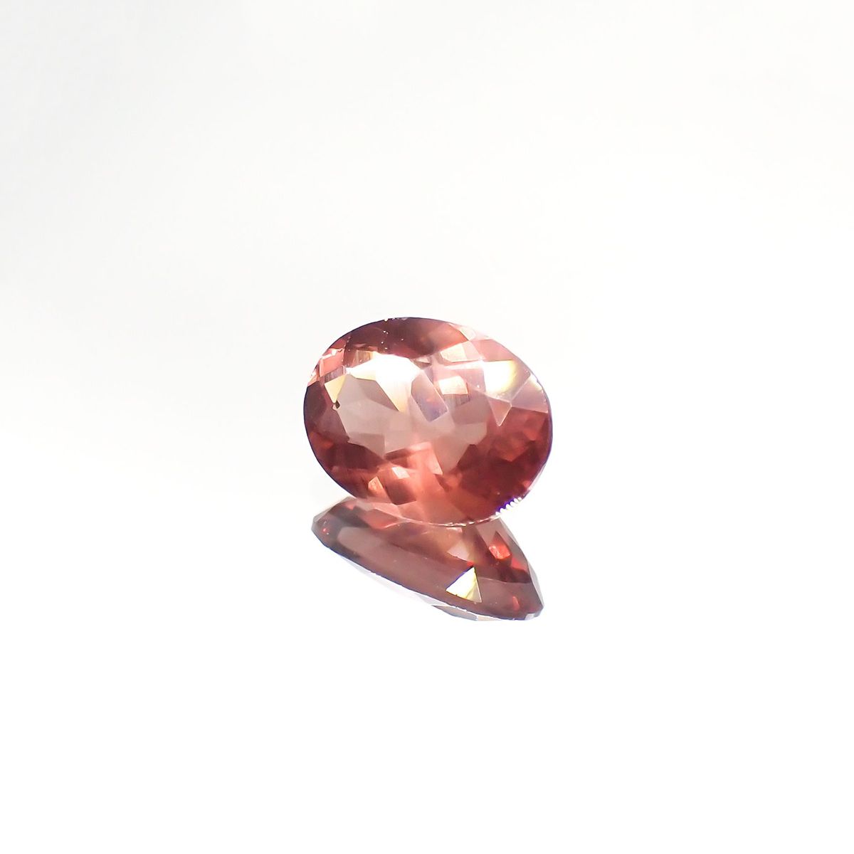 ピンクアパタイト(宝石名アパタイト) ブラジル産 1.51ct 識別済[240212468]8.5×6.5mm前後