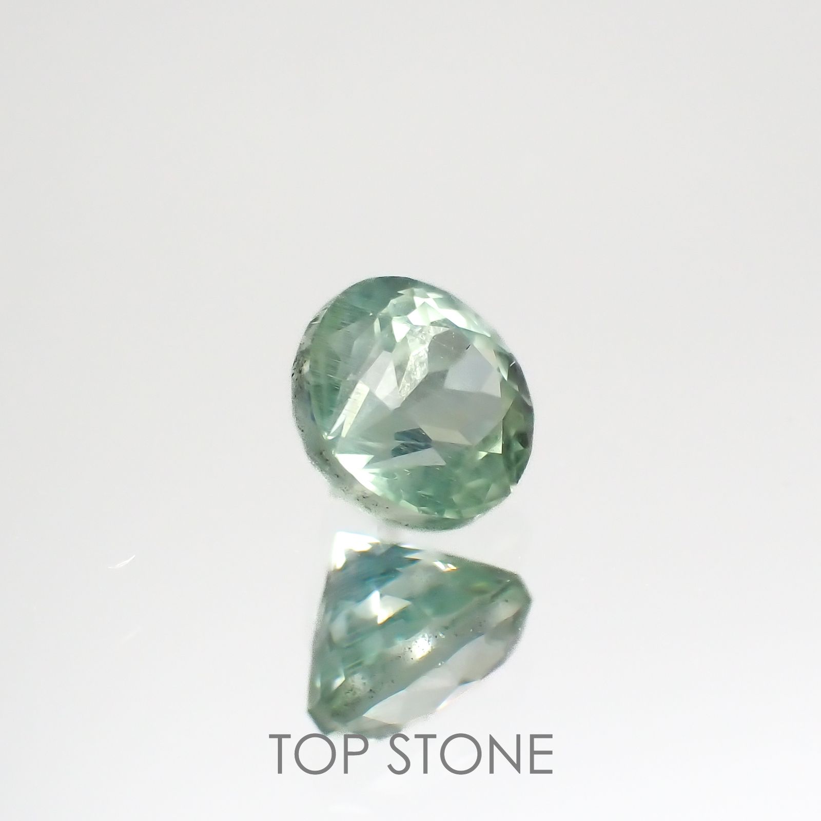 バナジウムコーネルピン(宝石名コーネルピン)タンザニア・タンガ州産 0.58ct 識別済[220716905]4.8x4.7mm前後