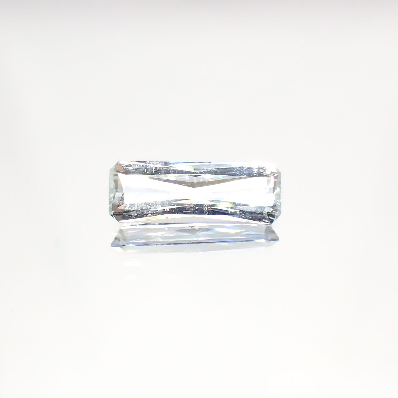 ジェレメジェバイト(宝石名エレメジェバイト)ナミビア産 3.221ct ソ付(彩珠)[220616458]16x5.8mm前後