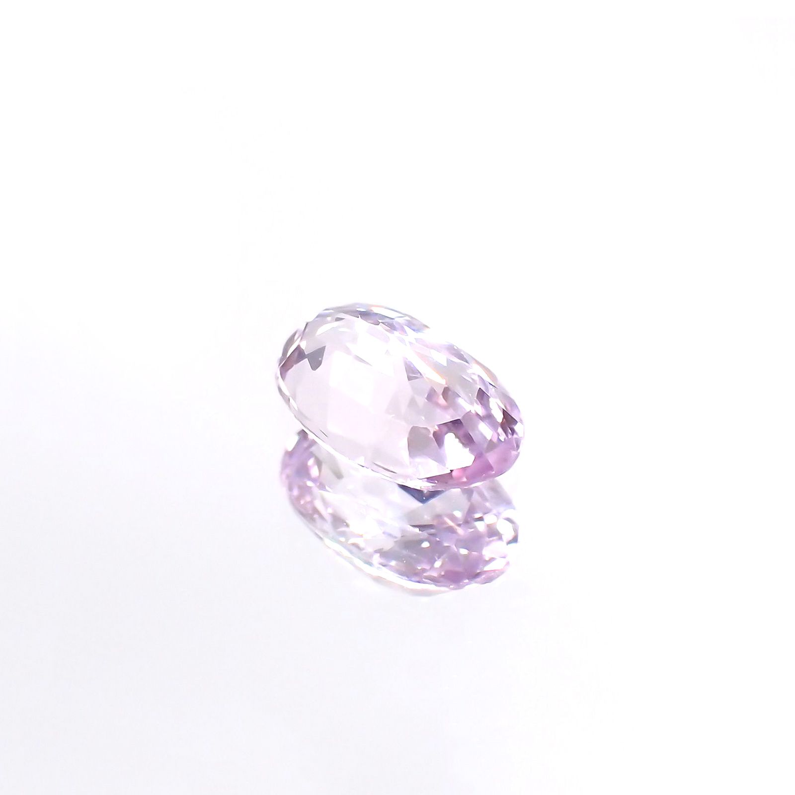 ラベンダーサファイア(宝石名サファイア) マダガスカル/スリランカ産 0.72ct 識別済[210912509]6.7×4.3mm前後