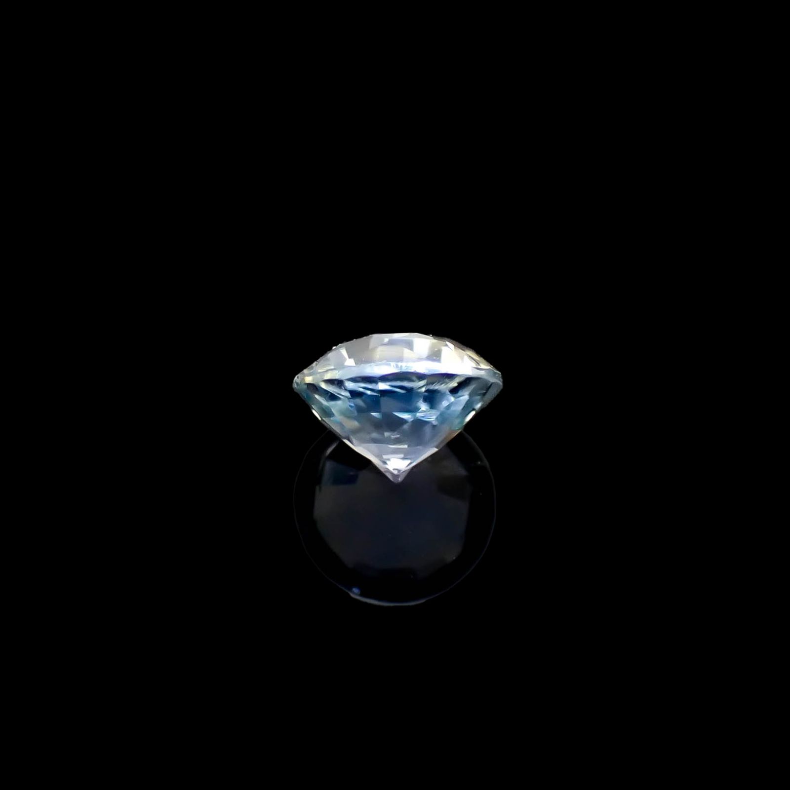 アイスブルーサファイア スリランカ/マダガスカル産 0.95ct [250329998]5.7x5.7mm前後