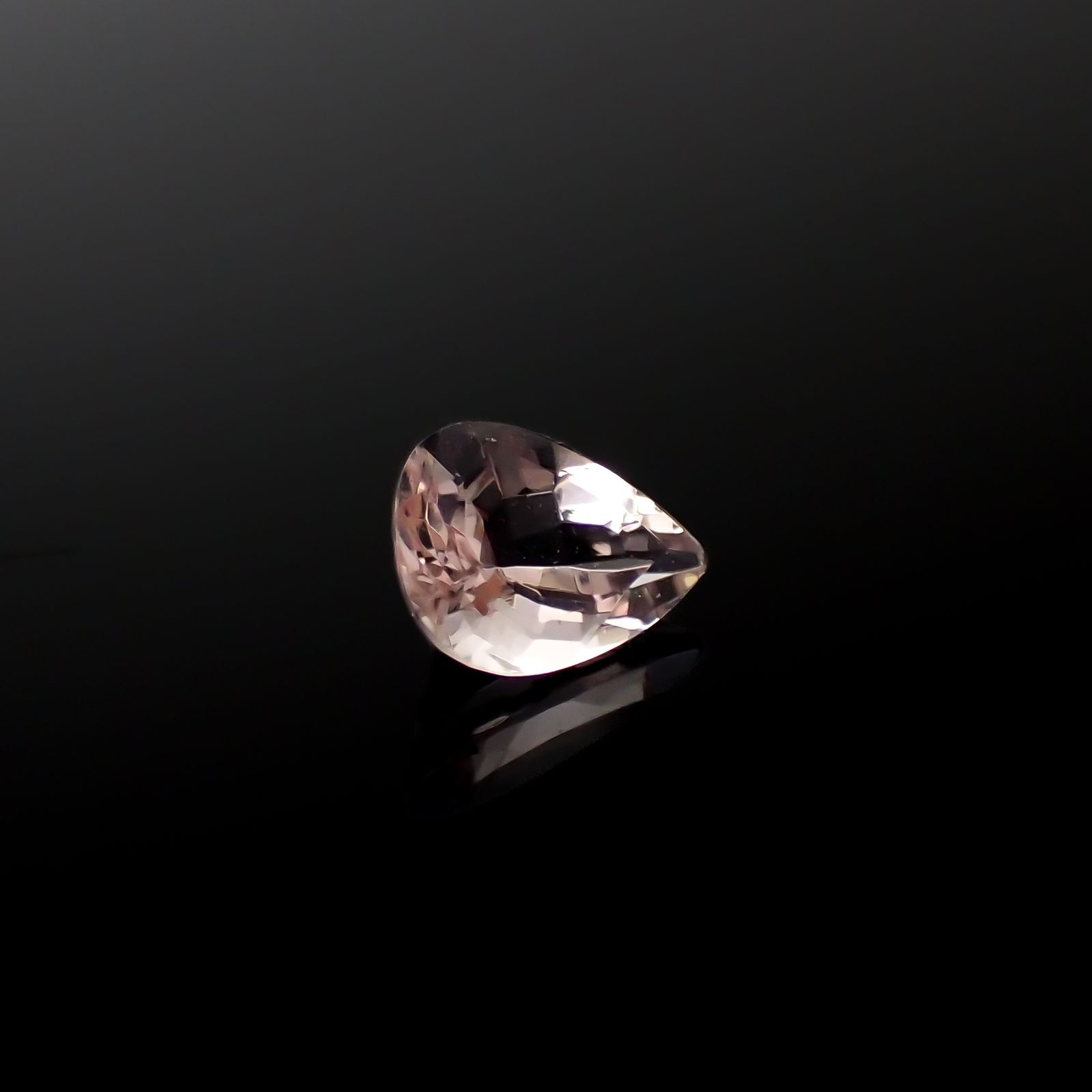 モルガナイト ブラジル産 0.57ct[240326767]6.8x5mm前後