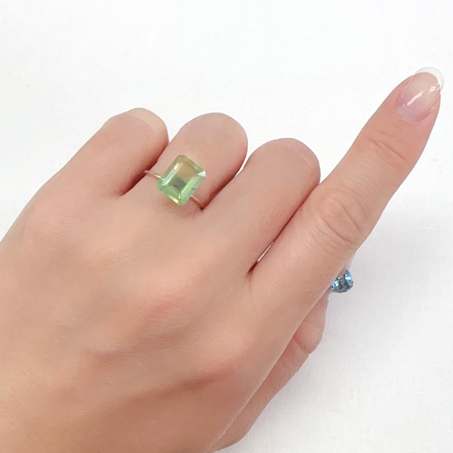 パーティカラーフローライト フルオレッセンス ブラジル産 3.52ct[240326910]9.9x8mm前後