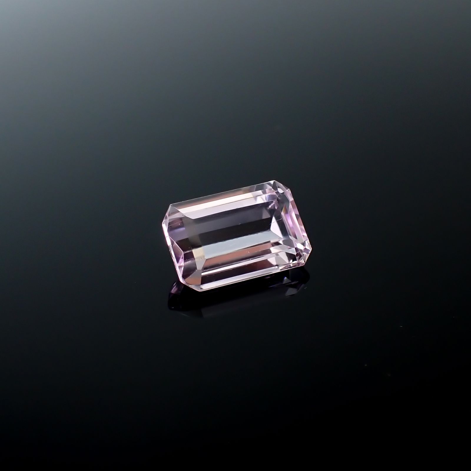 クンツァイト アフガニスタン産 3.43ct[231224710]10.9x7.2mm前後