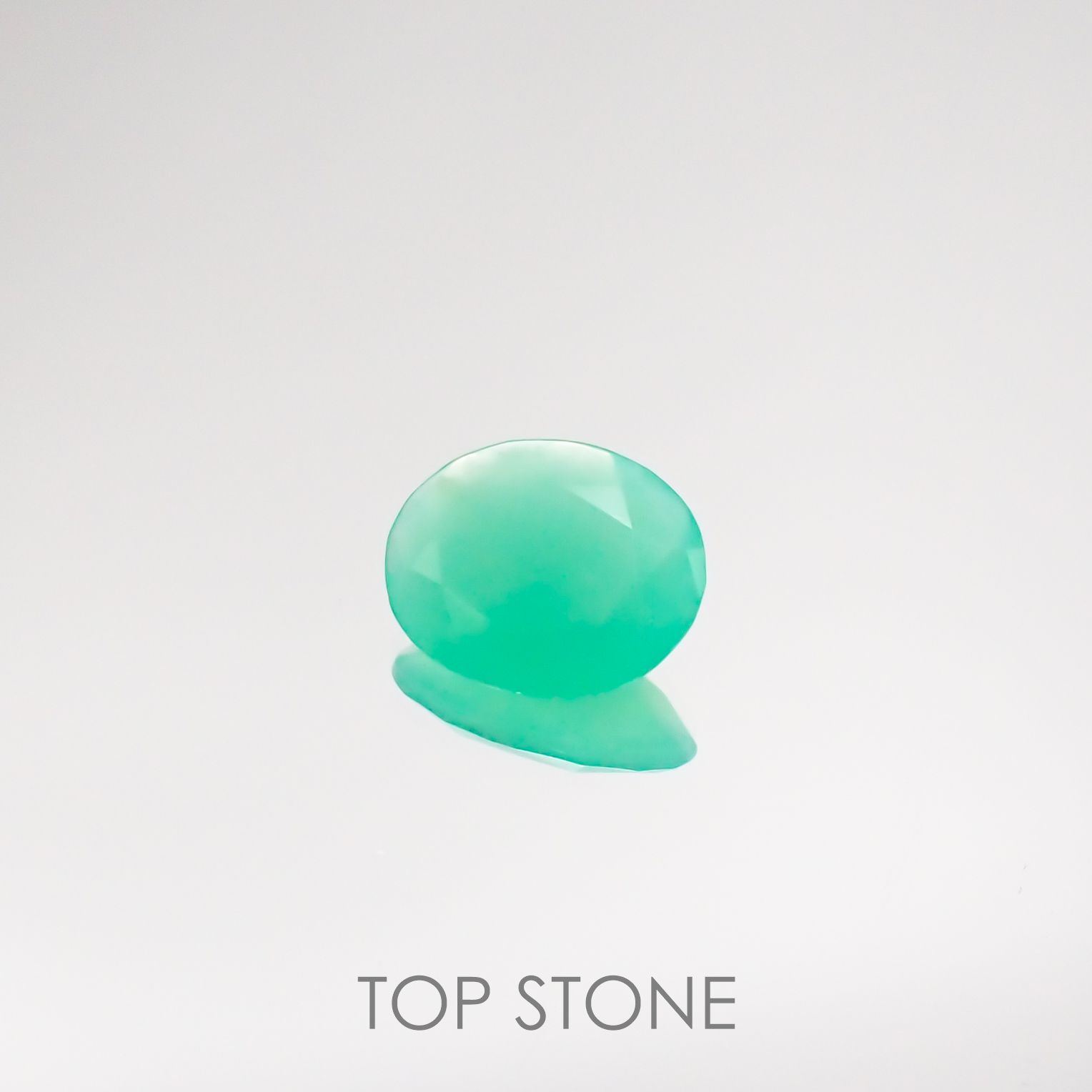 グリーンオパール(宝石名コモンオパール) 南アフリカ産 0.94ct 識別済[210611390]8.9×7.1mm前後