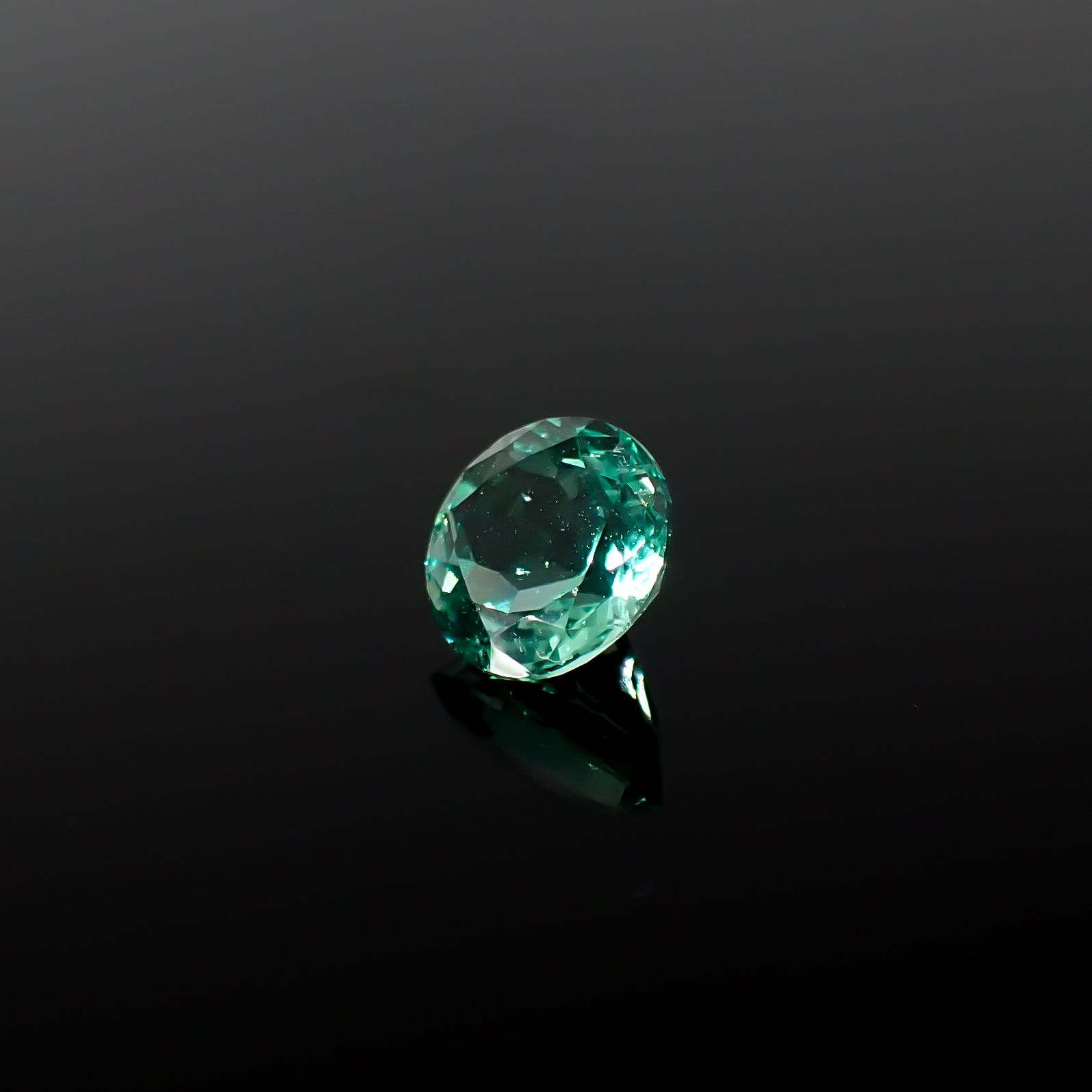 ノンオイルエメラルド(宝石名エメラルド)コロンビア産 GIA鑑付 1.25ct / 7.07x7.27mm前後 [260432065]