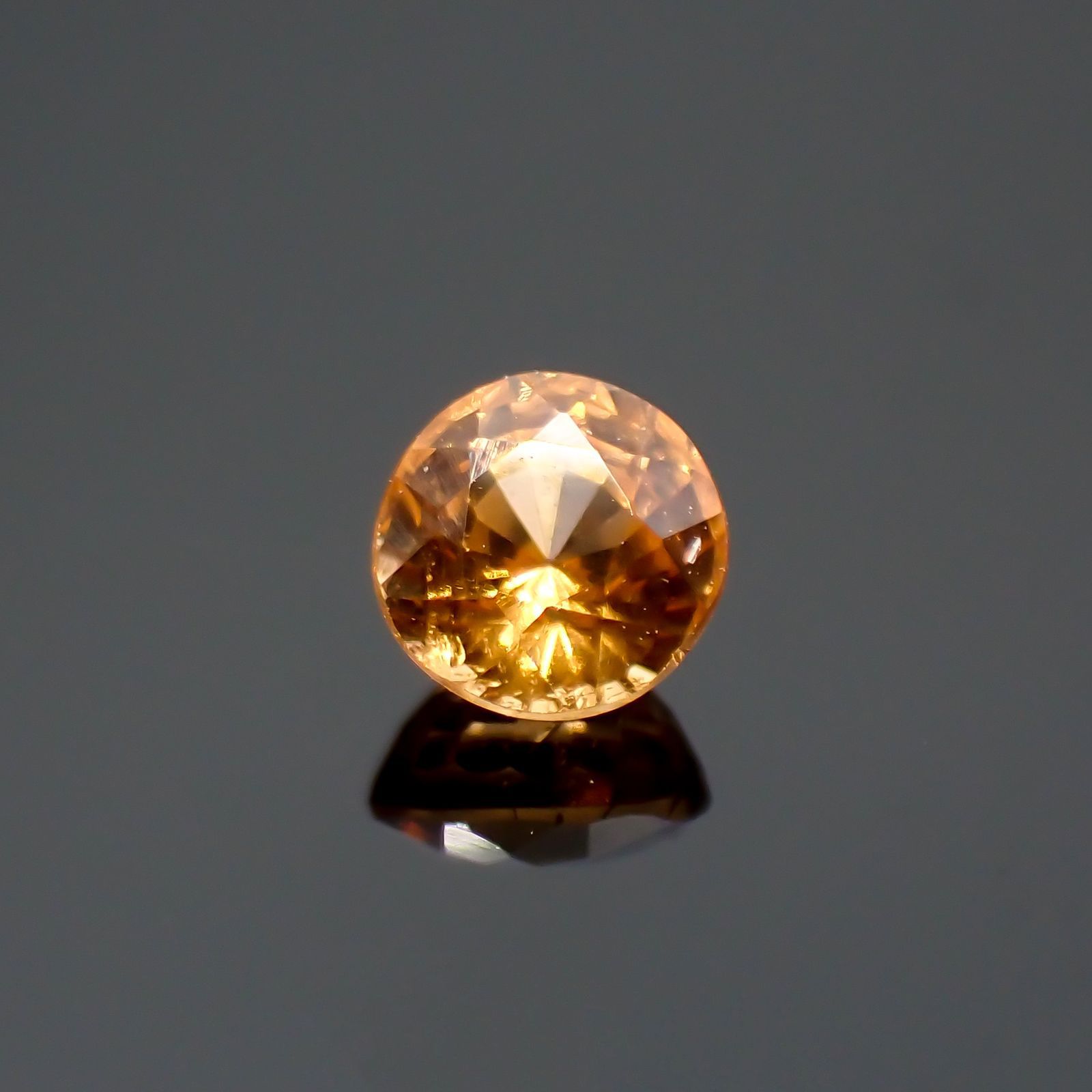 スペサルティンガーネット ケニア産 0.24ct[220114176]3.2x3.2mm前後