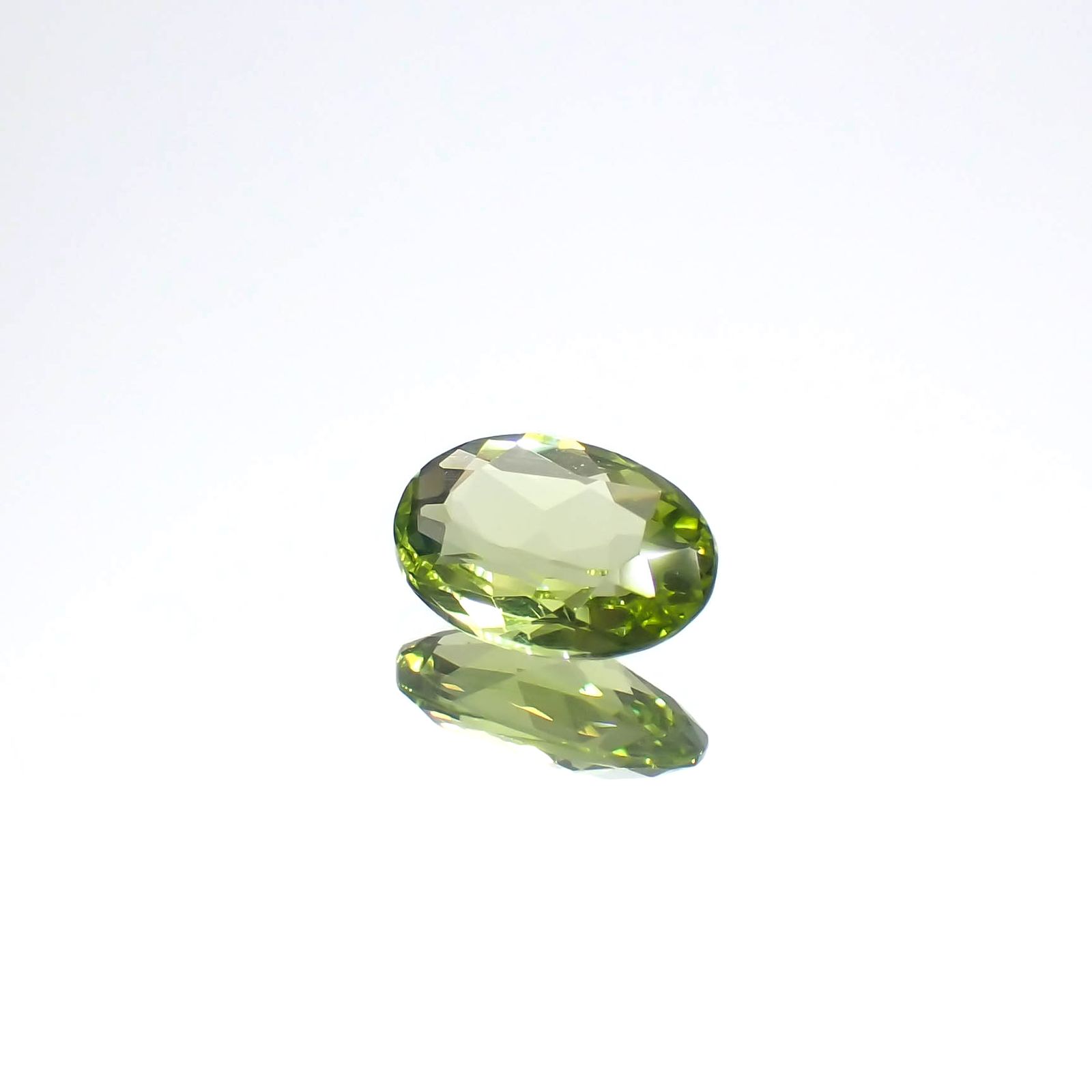 グリーンエンスタタイト(宝石名グリーン・エンスタタイト)カメルーン産 0.61ct 識別済[240125626]6.8x4.7mm前後