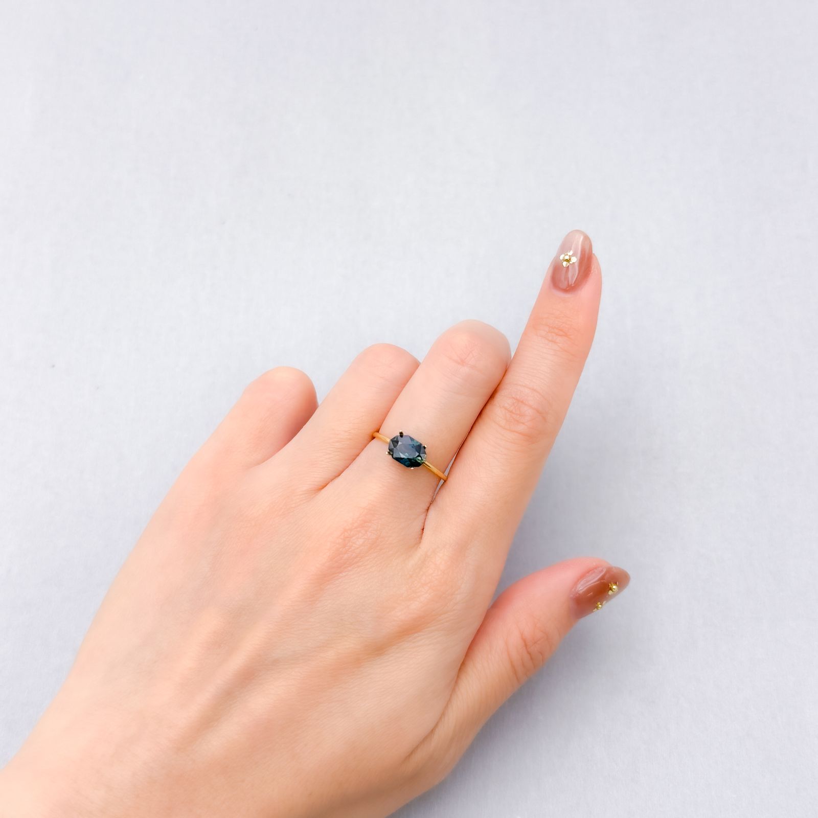 ◇カスタムカット◇バイカラーサファイア オーストラリア産 1.36ct [250229830]8.6x5.8mm前後