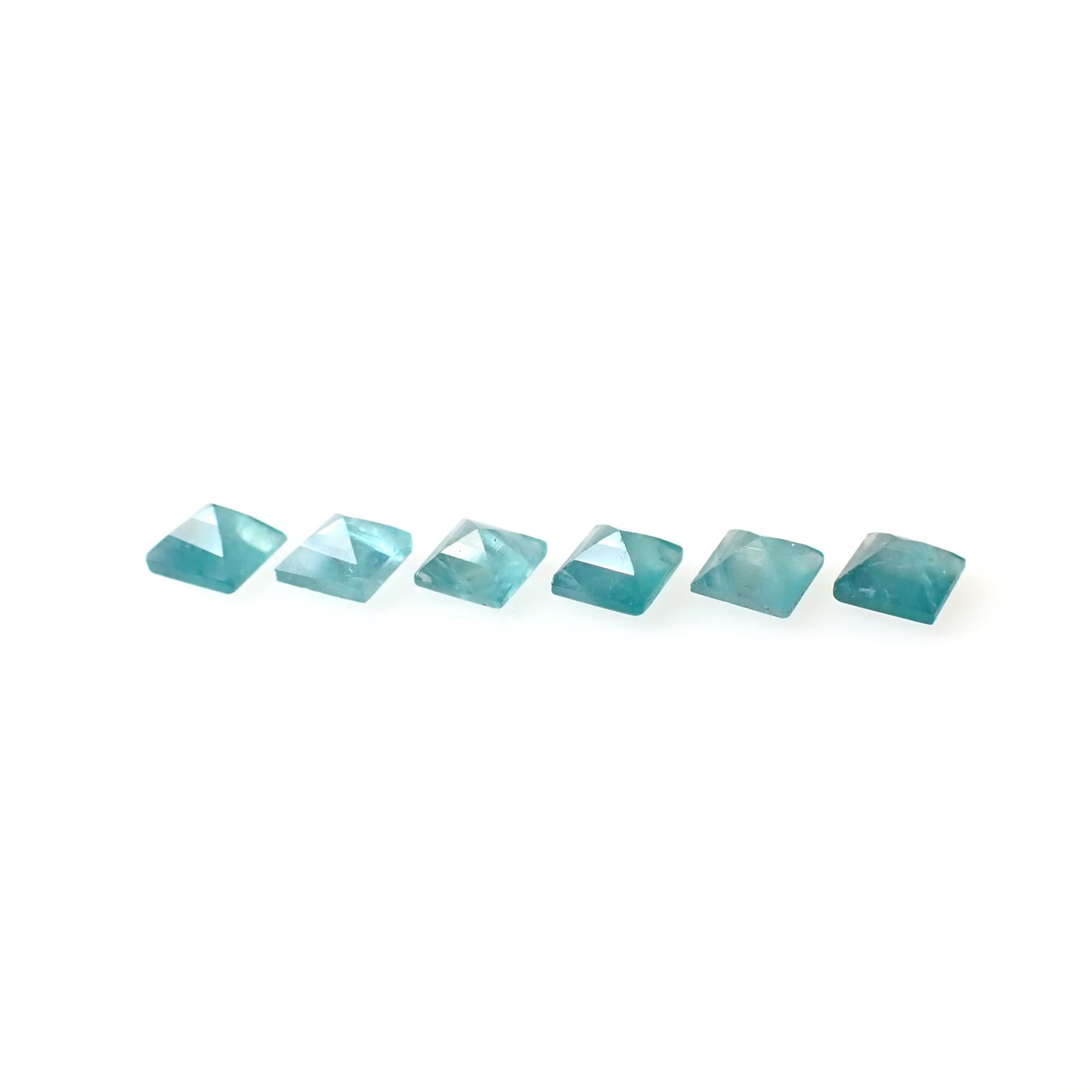 <ランダムセレクト1個販売>グランディディエライト マダガスカル産 約0.090ct [250129747-PAC]2.5x2.5mm前後