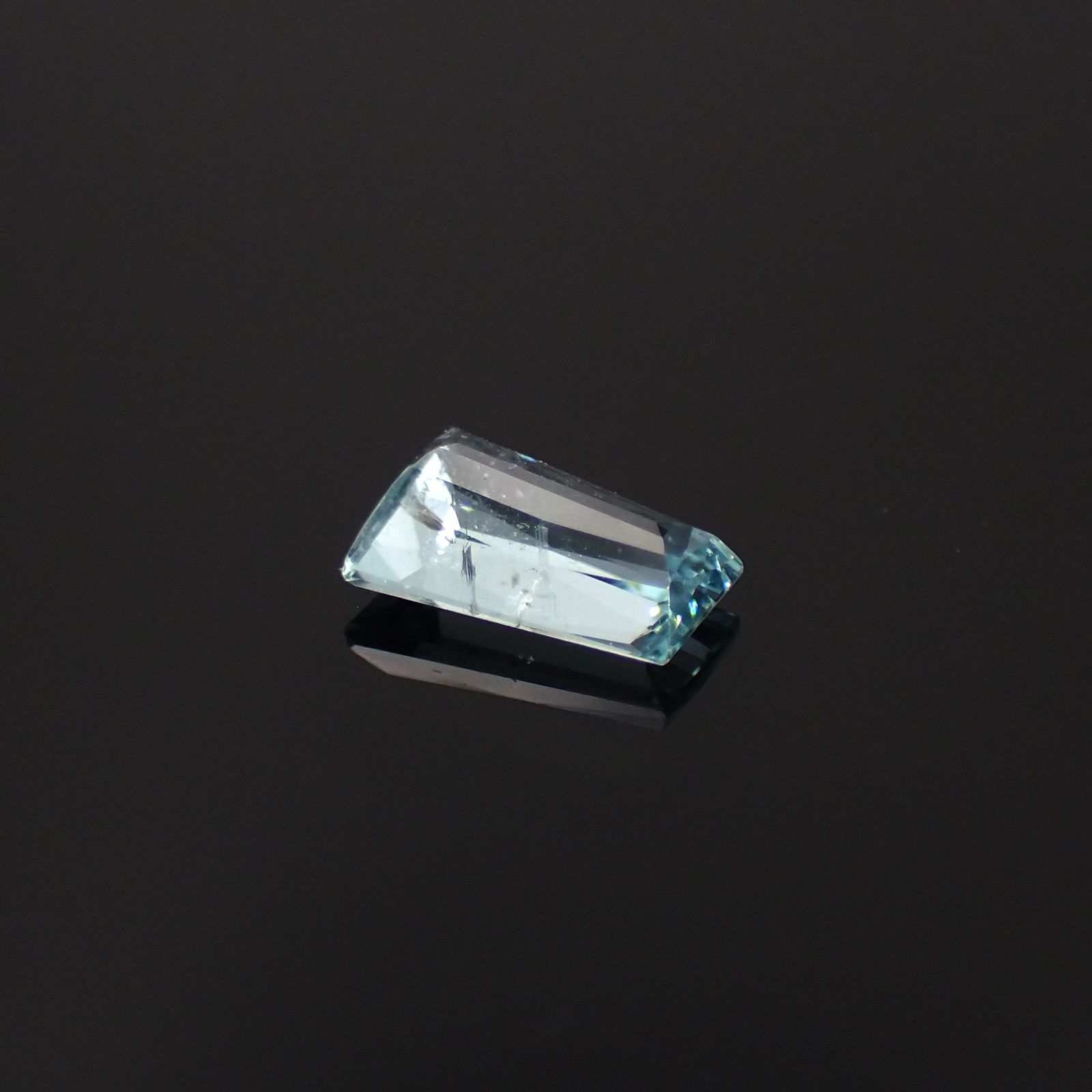 パライバトルマリン(宝石名トルマリン/別名パライバ・トルマリン)モザンビーク産 0.88ct 識別済[230522235]7.4x4.8mm前後