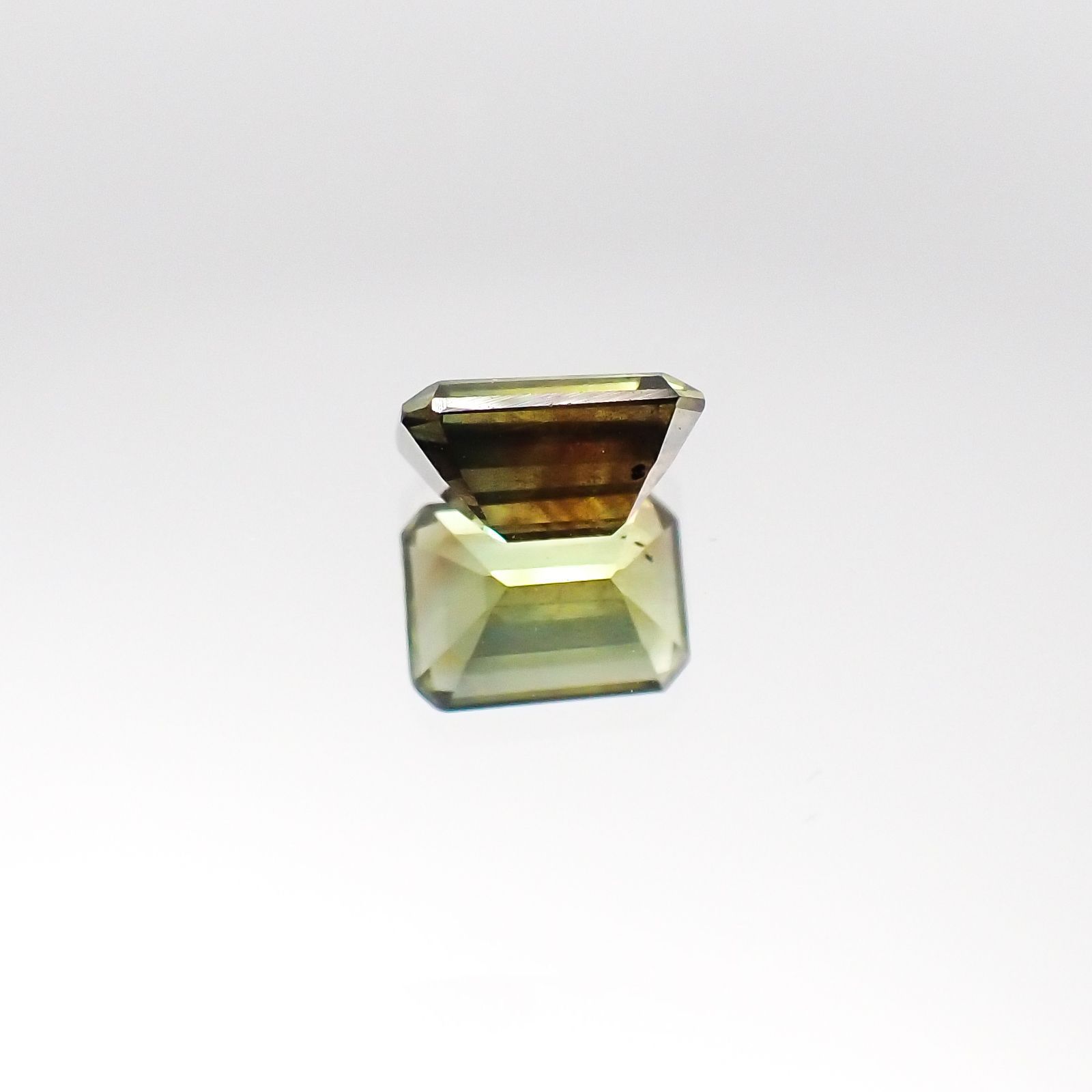 ゴールドシーンサファイア 非加熱(宝石名シーン・サファイア)ケニア産 1.183ct ソ付(彩珠)[231023911]6.6x4.9mm前後