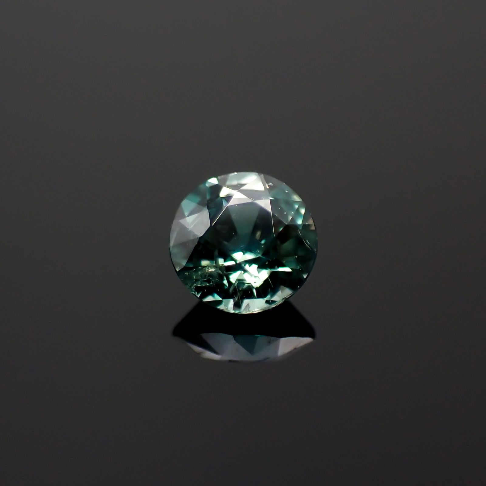 アレキサンドライト(宝石名アレキサンドライト)ブラジル産/EmeraldMains社製 0.124ct ソ付(彩珠)[231224616]3.1x3.1mm前後
