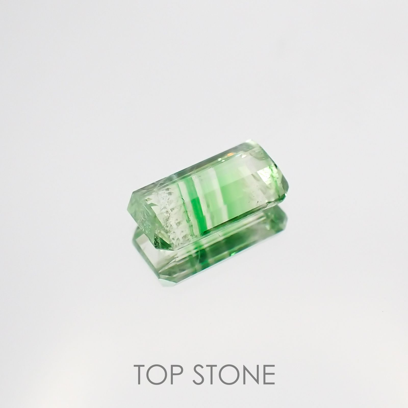 バイカラーツァボライト タンザニア産 ルース 0.82ct[210610918]7.2×4mm前後