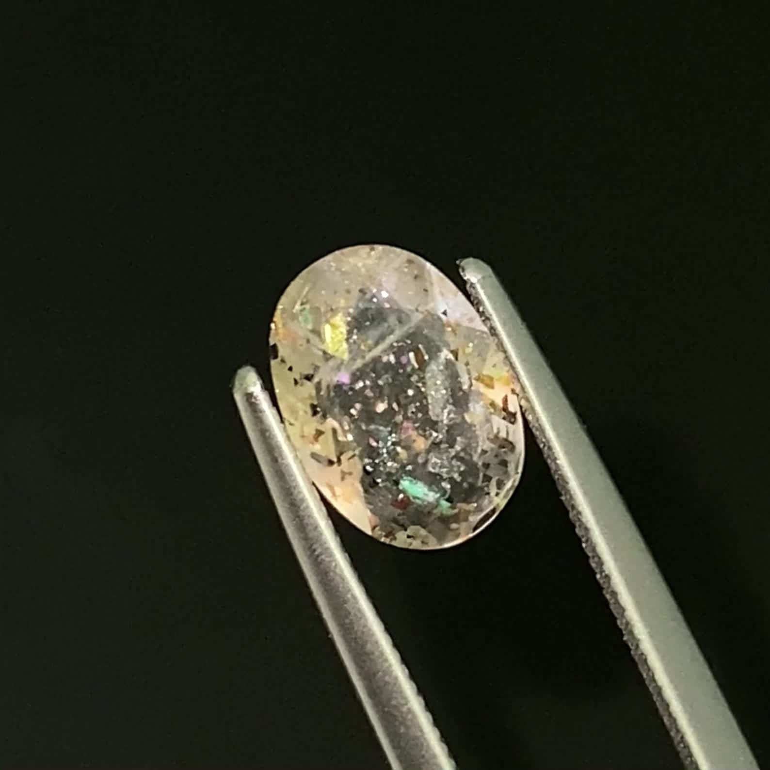 レインボーラティスサンストーン オーストラリア産 1.00ct / 8.9x6.2mm