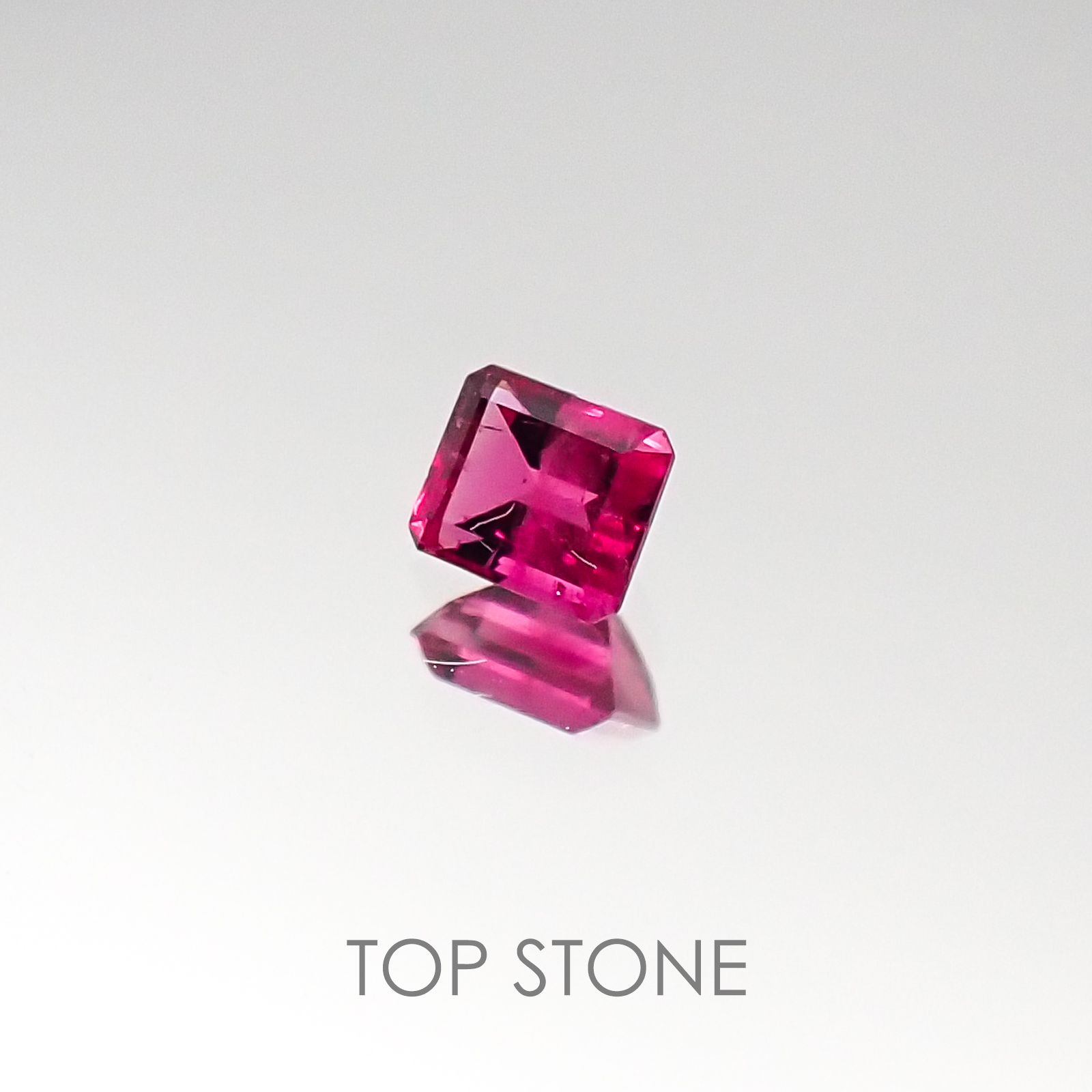 レッドベリル アメリカ・ユタ州産 ルース 0.1ct[20085217]3×2.5mm前後