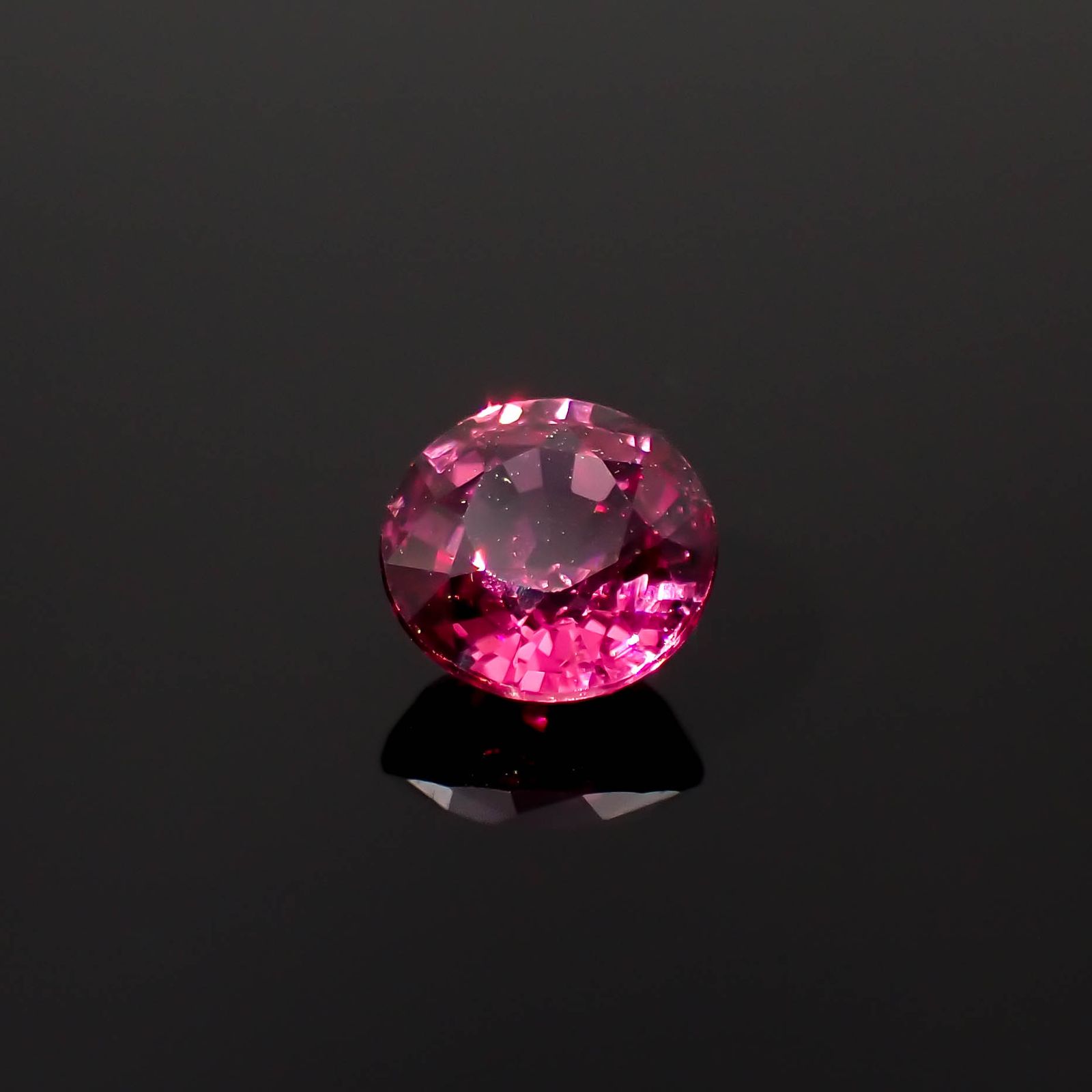 ロードライトガーネット(宝石名ロードライト・ガーネット)ブラジル産 1.04ct 識別済[230421586]5.9x5.9mm前後