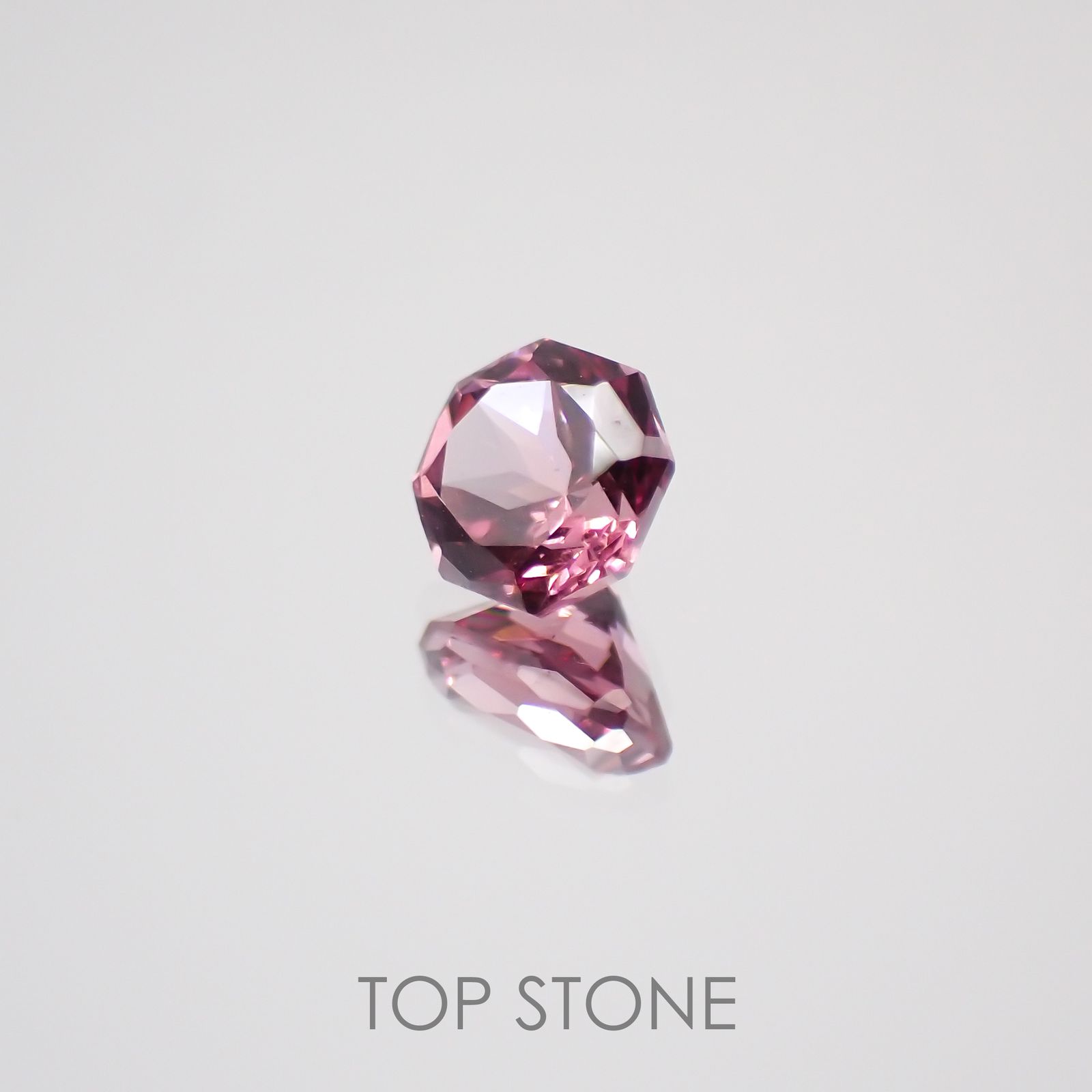 ◇オクタゴンカット◇マラヤガーネットSA タンザニア産 ルース 0.38ct[210611031]4.1×4mm前後