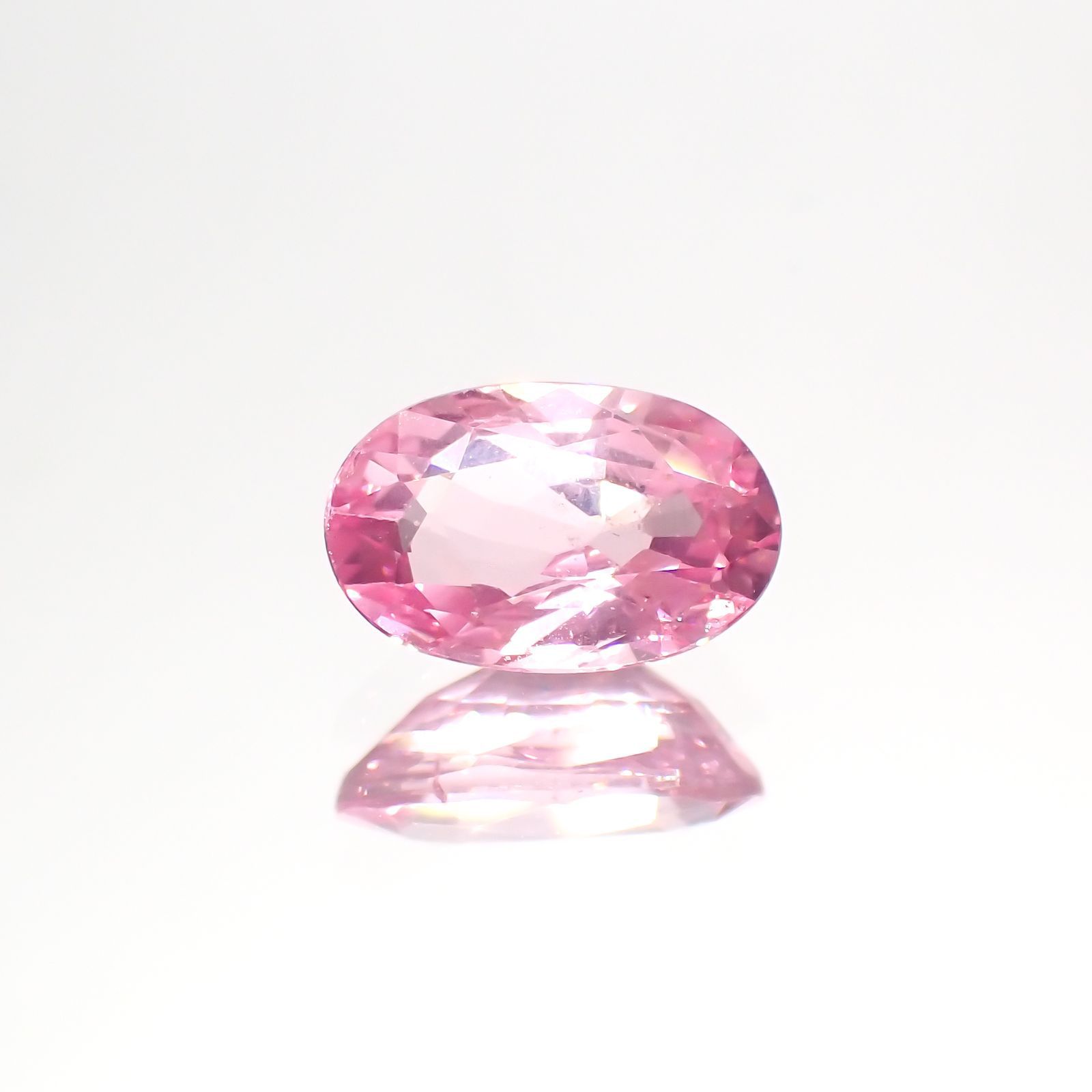 ピンクスピネル(宝石名ピンク・スピネル)タンザニア産 1.246ct ソ付(彩珠)[231124091]8.1x5.2mm前後