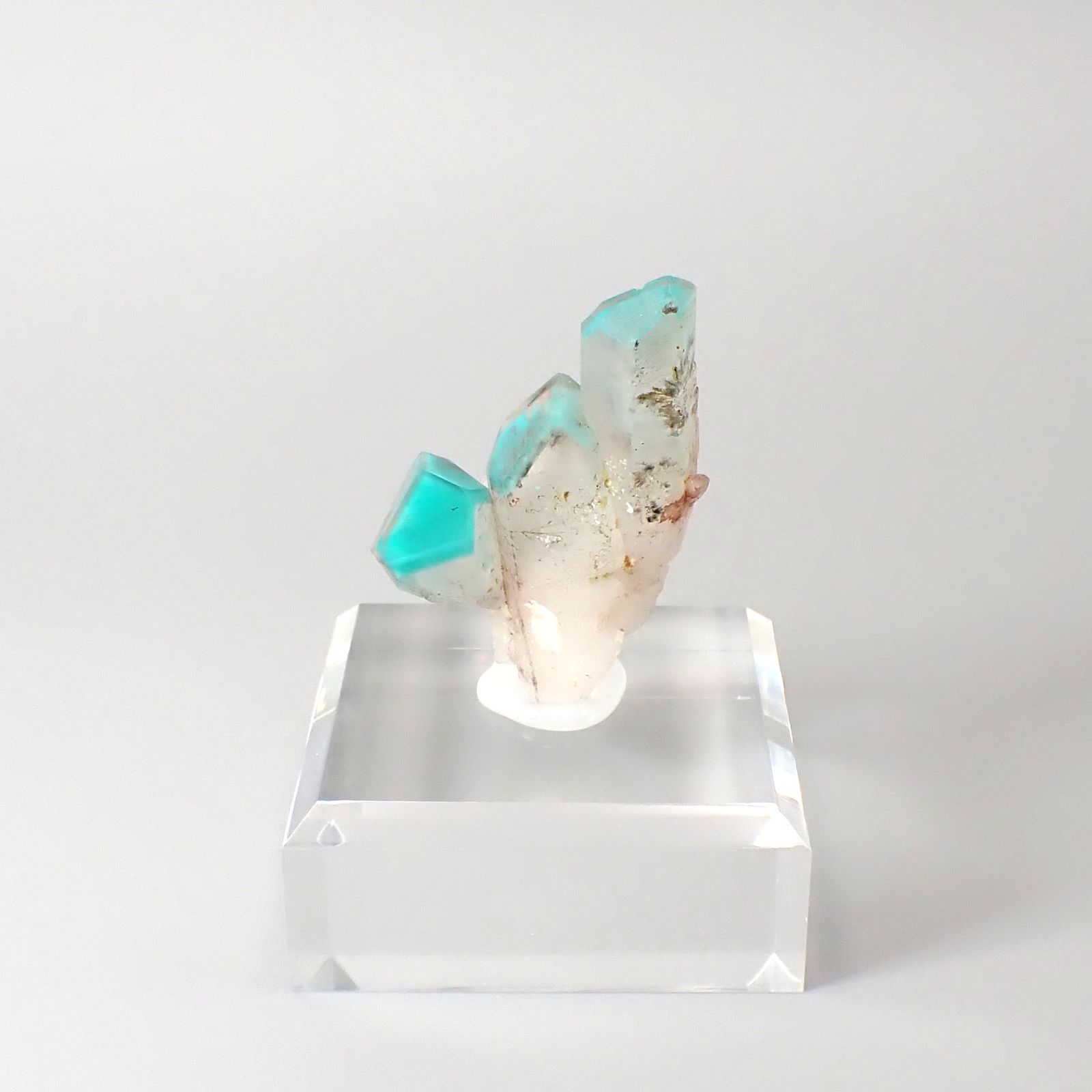 アホイトインクォーツ原石 南アフリカ・メッシーナ鉱山産 アクリル台座付き 97.35ct(19.47g) / 31x28x47.5mm前後 [260532291]