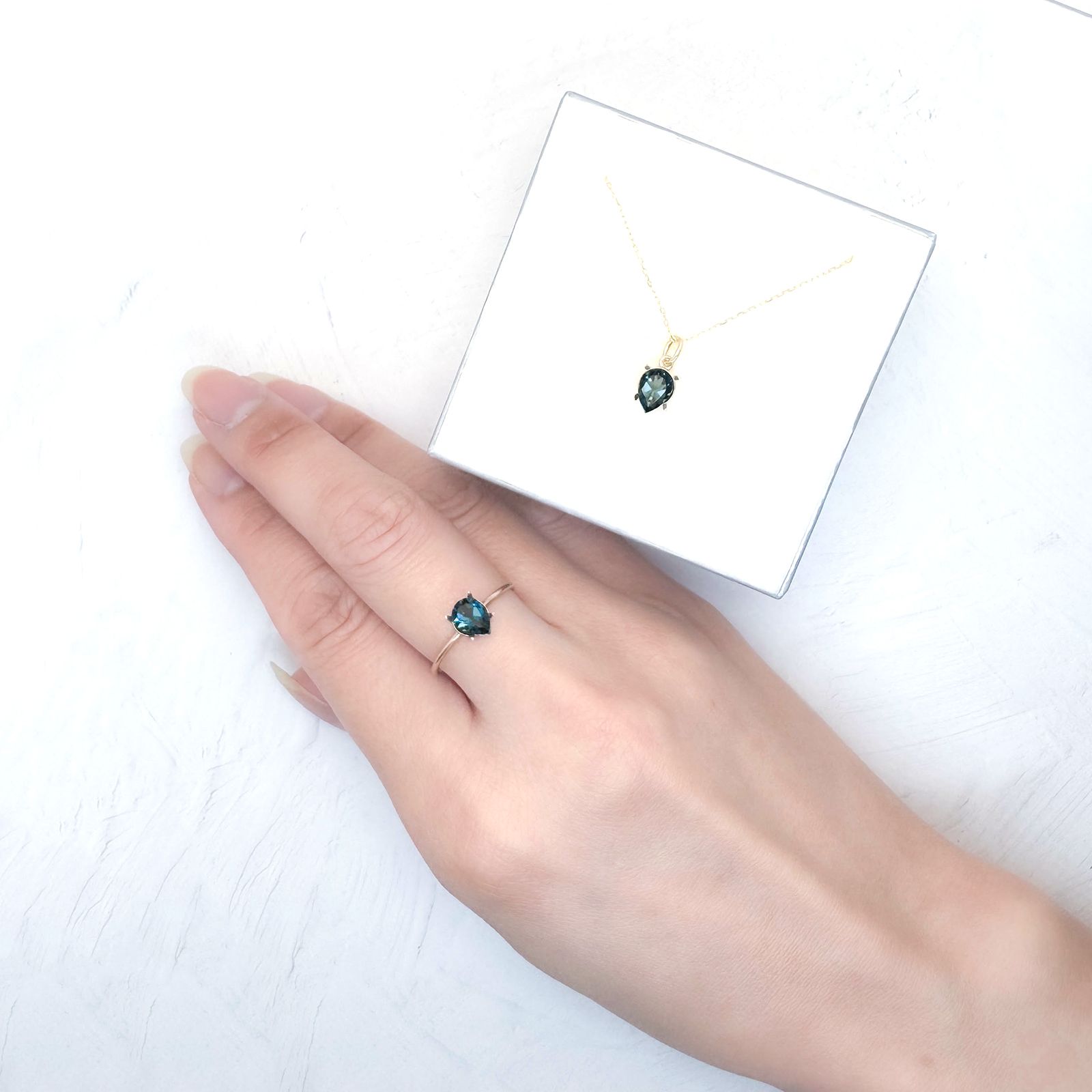 ◇ペアセット◇ロンドンブルートパーズ ブラジル産 1.65ct(2pcs合計) / 6.9-7.0x4.9-5.0mm前後 [251031330]