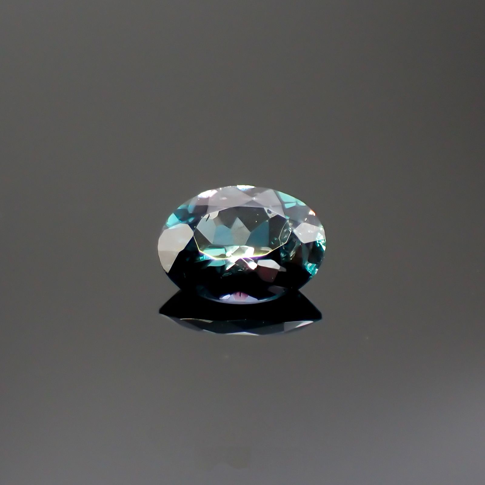 アレキサンドライト(宝石名アレキサンドライト)ブラジル産 0.24ct 識別済[220717143]4.7x3.5mm前後