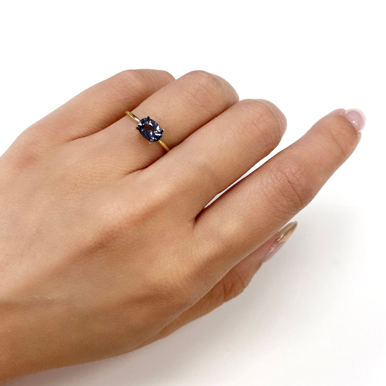 プラチナスピネル(宝石名スピネル) ビルマ産 0.779ct ソ付(彩珠)[210611372]7.1×5mm前後