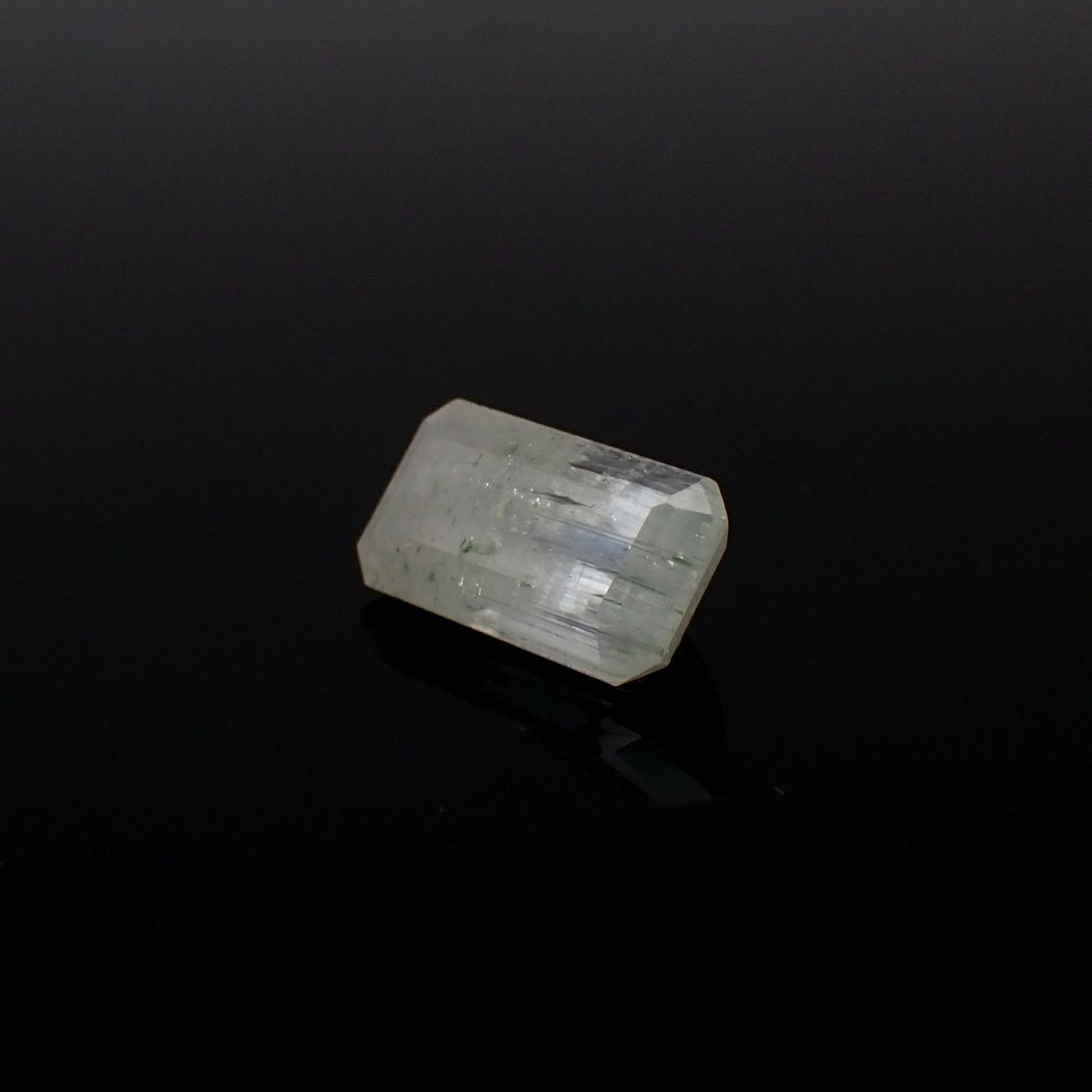 アクアマリンモルガナイト ブラジル産 4.90ct[231023648]14.3x7.7mm前後