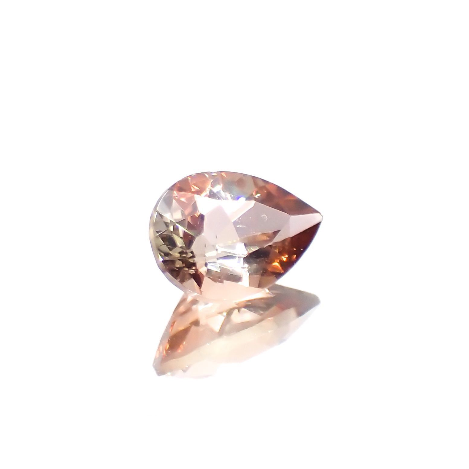 アンダリュサイト(宝石名アンダリュサイト)スリランカ/マダガスカル産 識別済 0.71ct / 7.1x4.9mm前後 [251020830]