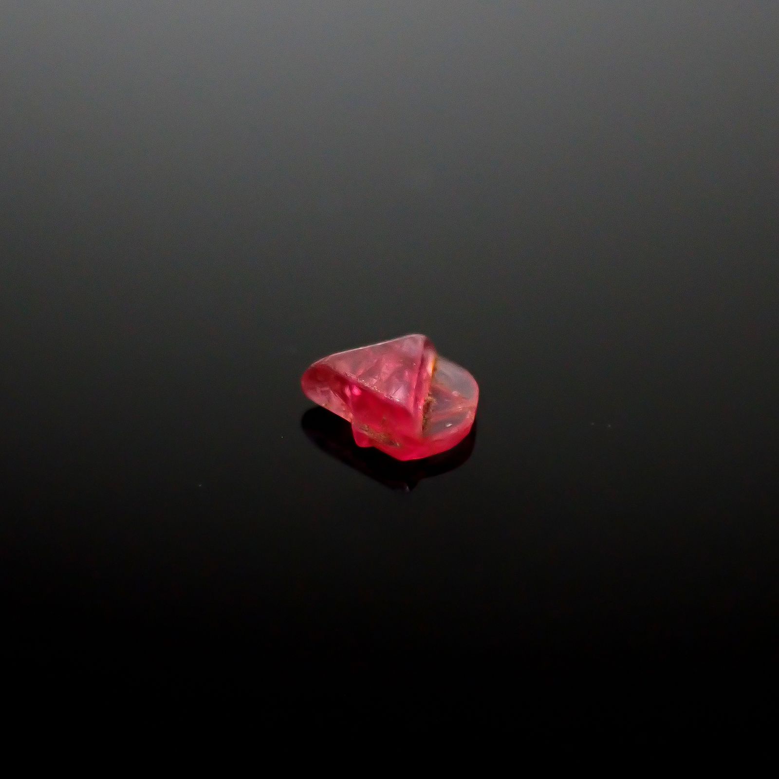 ツインクリスタルスピネル(スピネル式双晶) 原石 ビルマ産 0.050ct[240628425]2.3x2.9mm前後