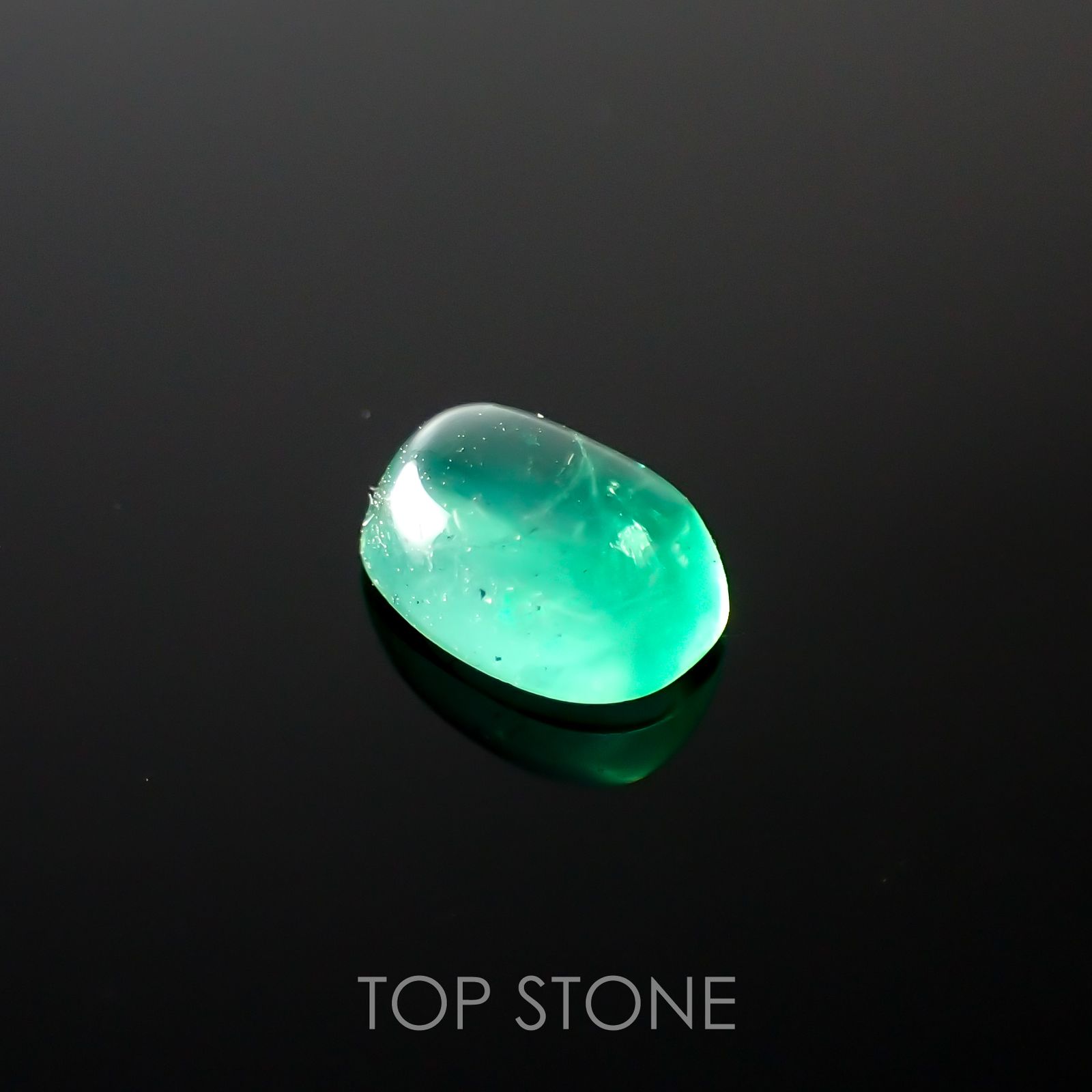 エメラルドキャッツアイ(宝石名エメラルド)コロンビア産 0.75ct 識別済[220115179]6.5x4.7mm前後