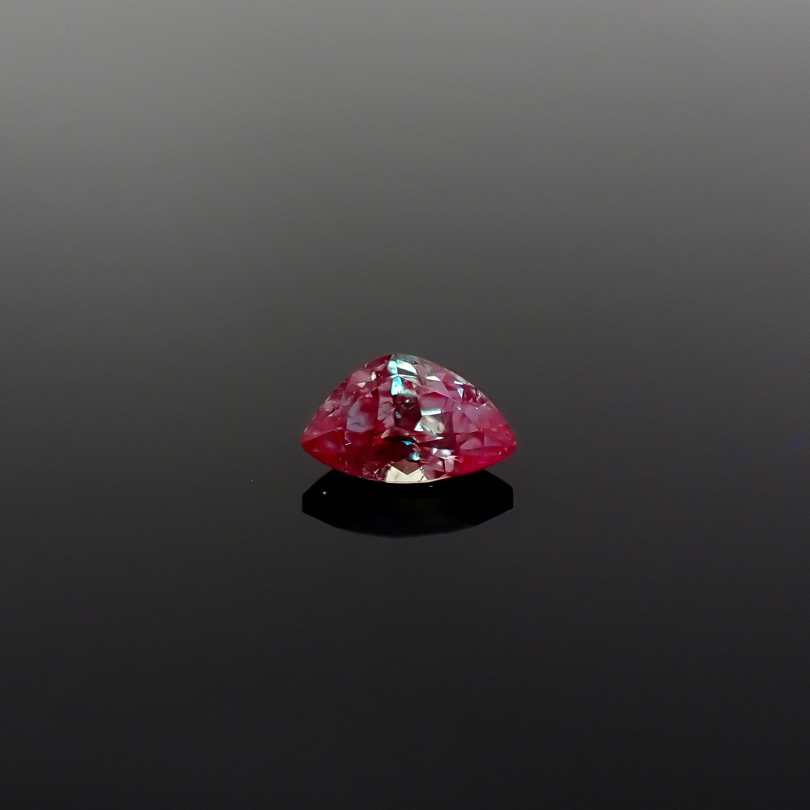 ◇カスタムカット◇アレキサンドライト ロシア産 0.33ct / 3.4x5.8mm前後 [260532146]