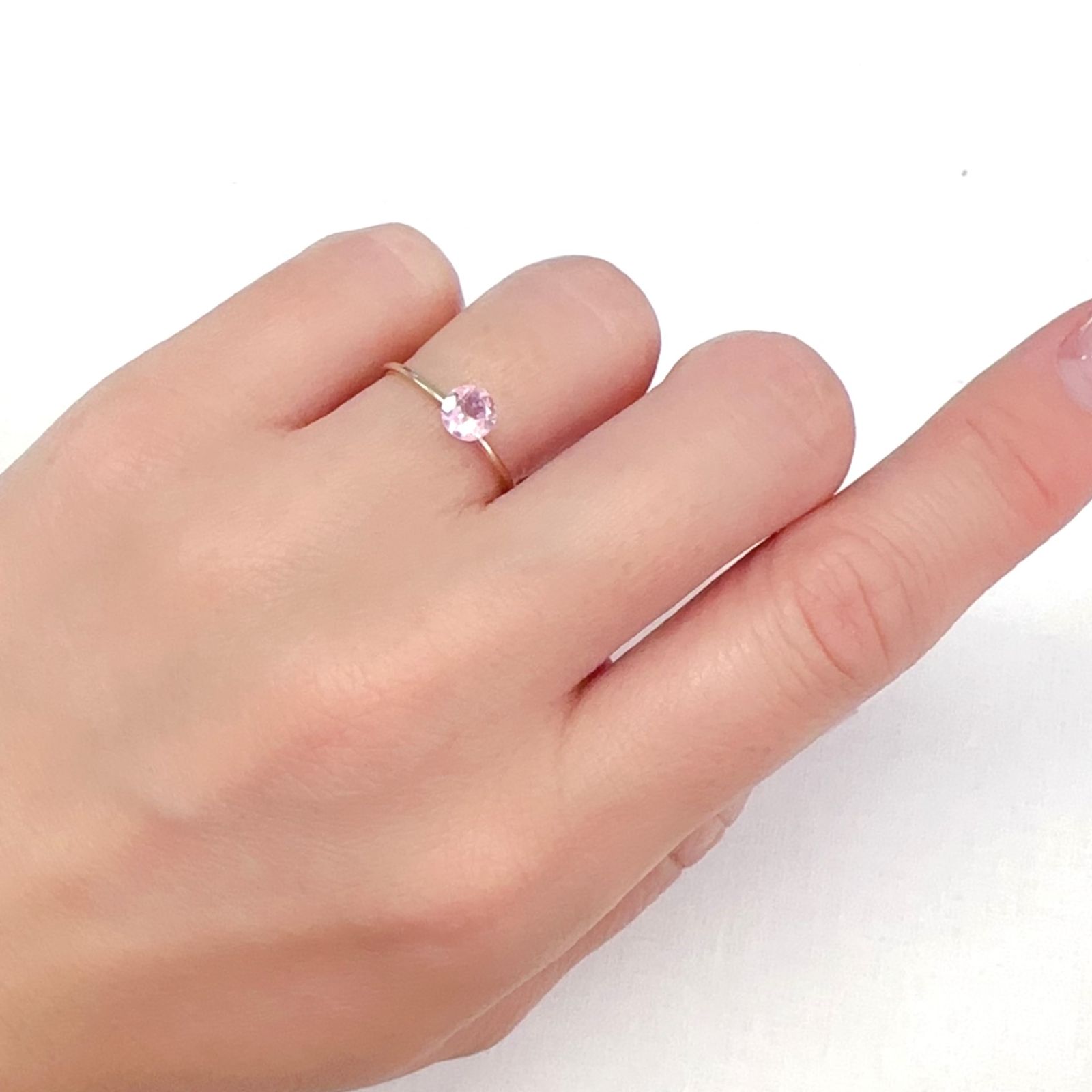 シルキーピンクスピネル タンザニア産 0.45ct[231224960]5x5mm前後