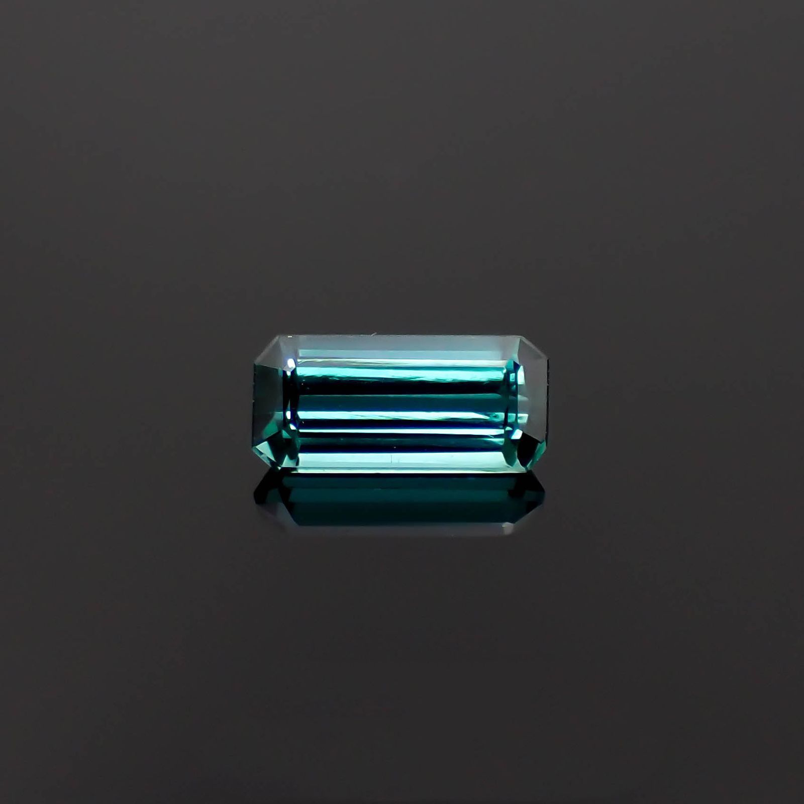 ブルートルマリン(宝石名トルマリン)アフガニスタン産 識別済 0.61ct / 7.4x3.4mm前後 [230220458]