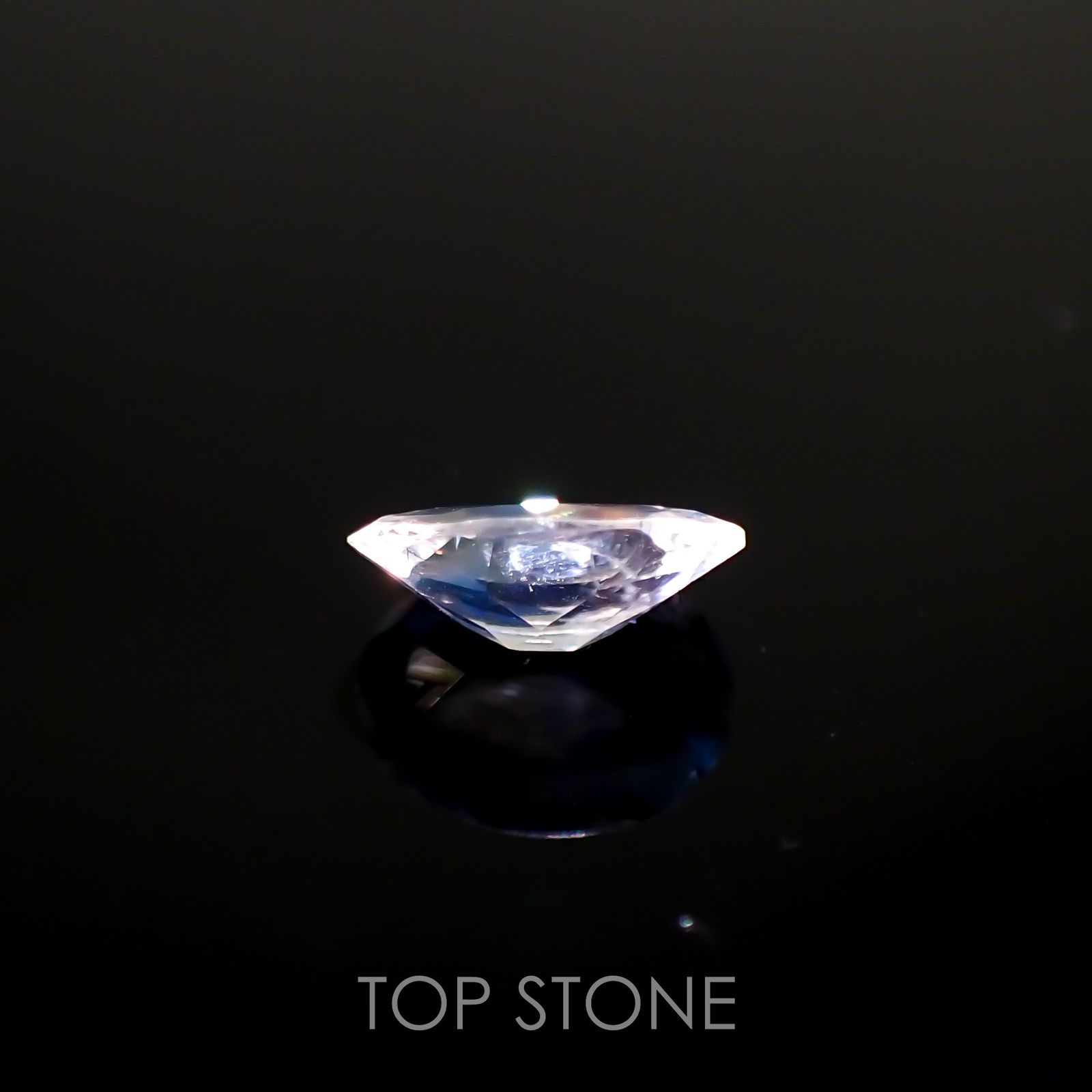 レインボームーンストーン(宝石名ラブラドライト)タンザニア産 0.76ct 識別済[220516034]8.1x6.2mm前後