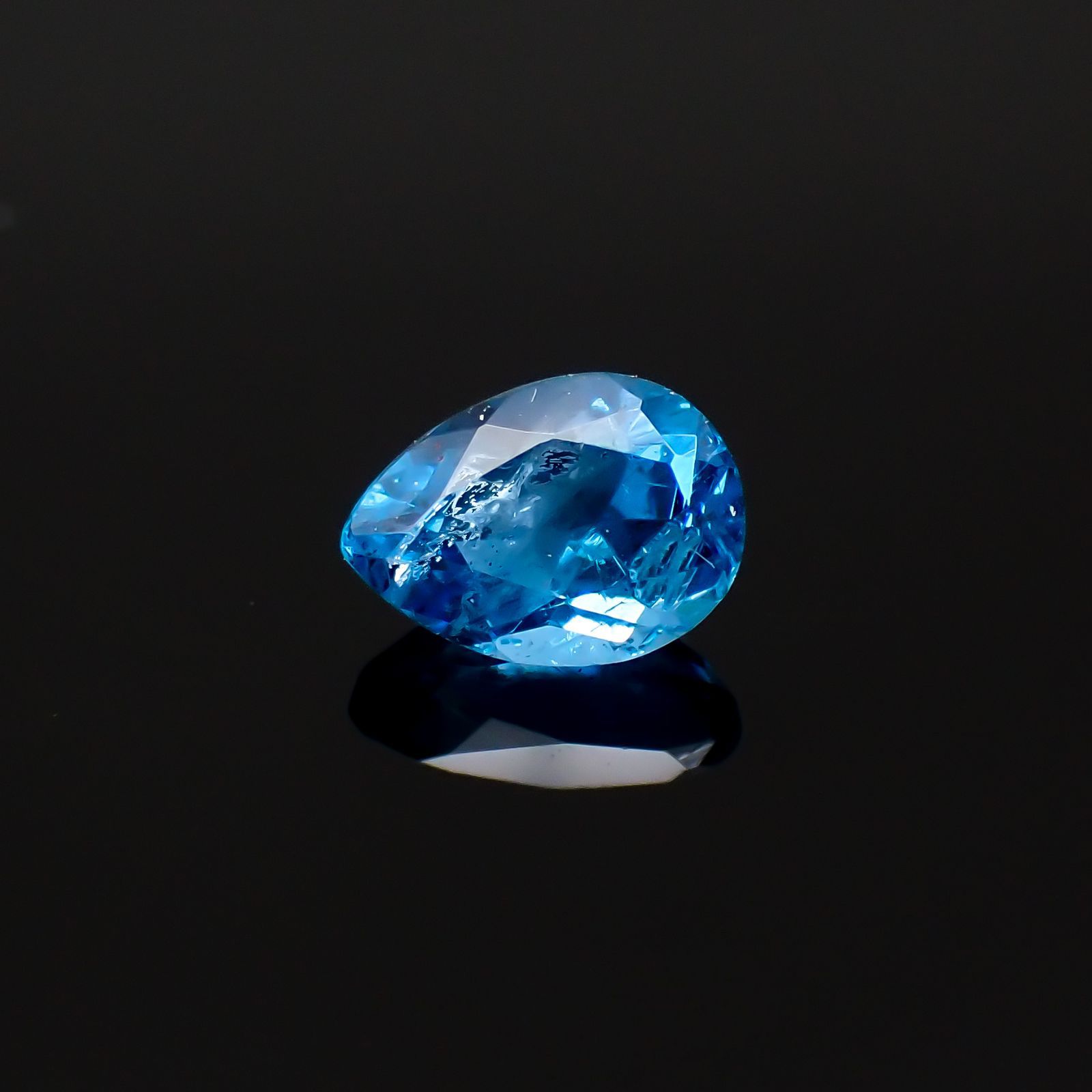 アウイナイト フルオレッセンス(宝石名アウイナイト)ドイツ産 0.27ct 識別済[250917688]5.3x3.7mm前後
