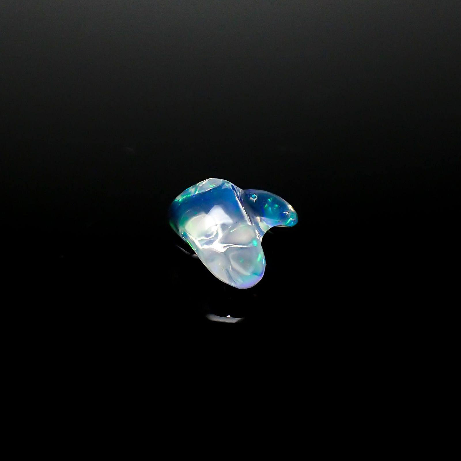 ウォーターオパール 原石 メキシコ産 0.74ct[240125311]6.8x6.5mm前後