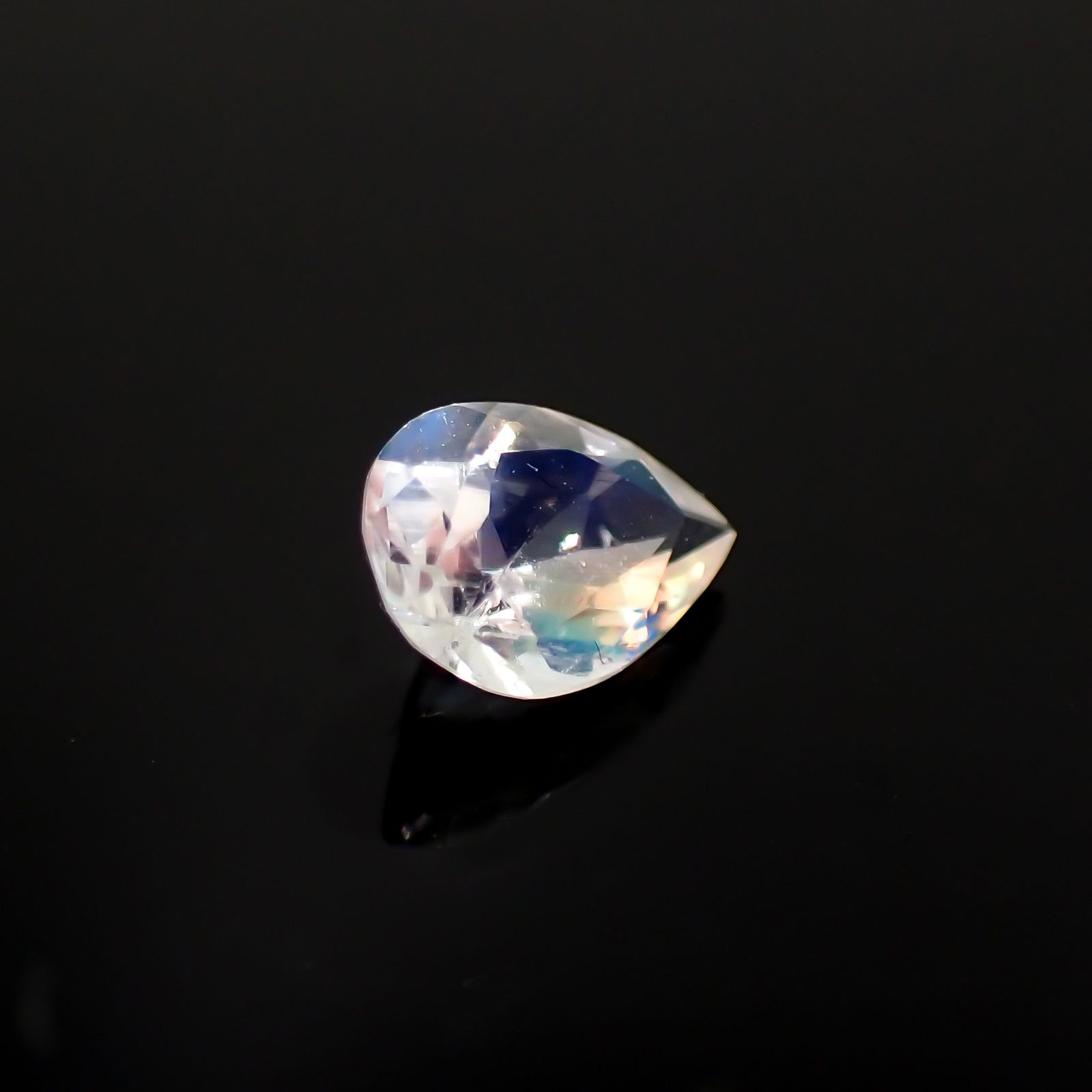 レインボームーンストーン(宝石名ラブラドライト)タンザニア産 0.75ct 識別済[230321267]7.8x5.3mm前後