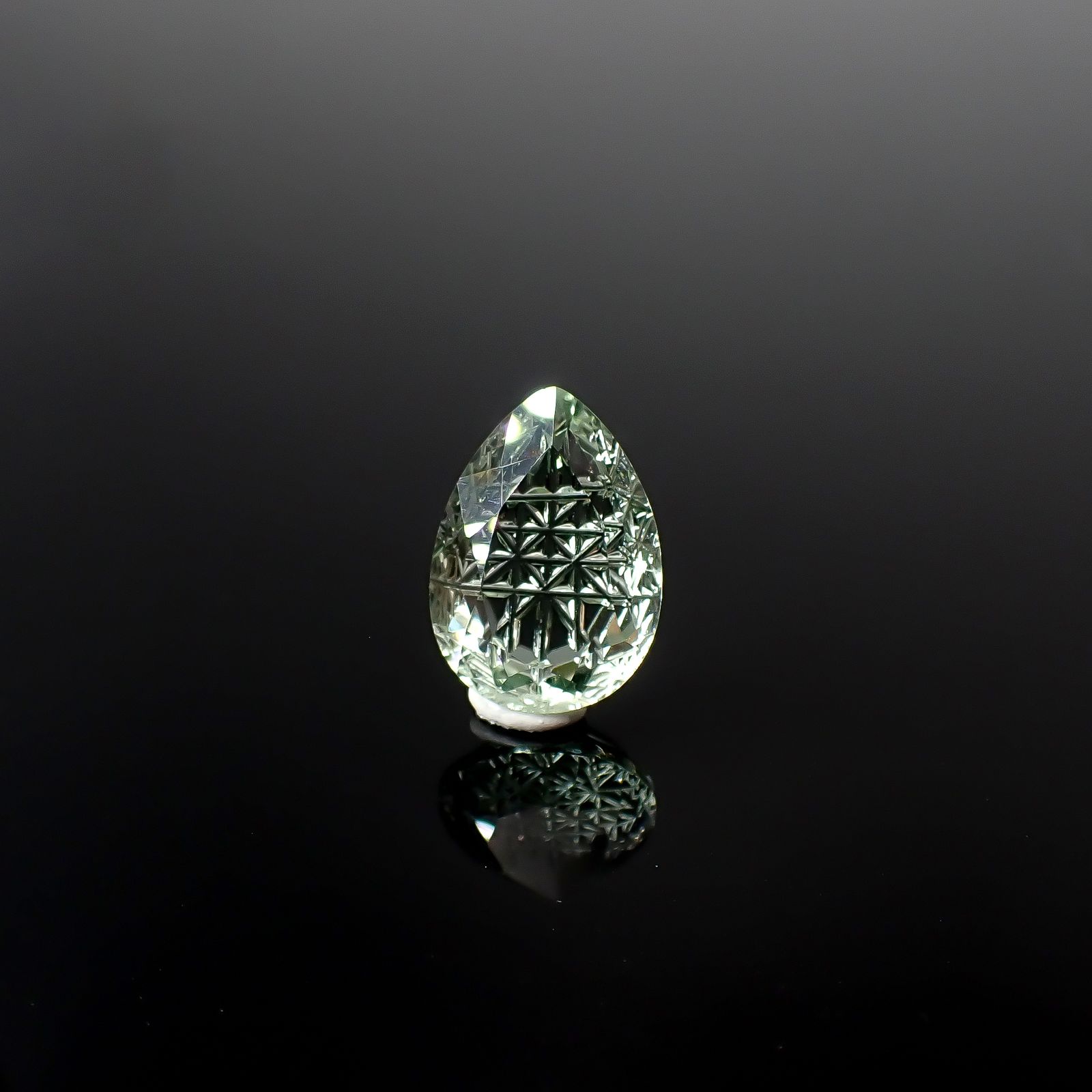 ◇甲州貴石切子Plus Three◇プラシオライト(グリーンアメジスト) カード付き ブラジル産 4.58ct [250630484]14x10mm前後