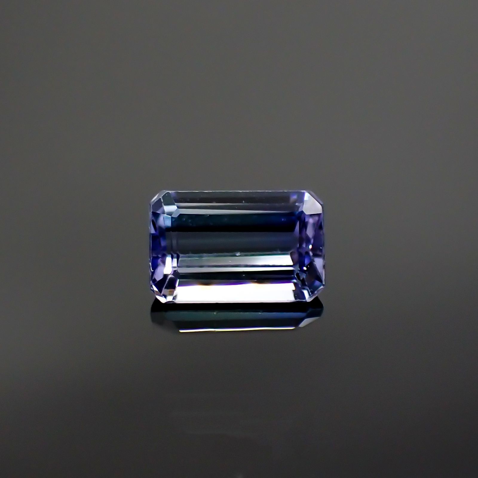 パーティカラータンザナイト(宝石名パーティカラード・ゾイサイト) タンザニア産 0.642ct ソ付(彩珠)[210711844]6.1×3.9mm前後