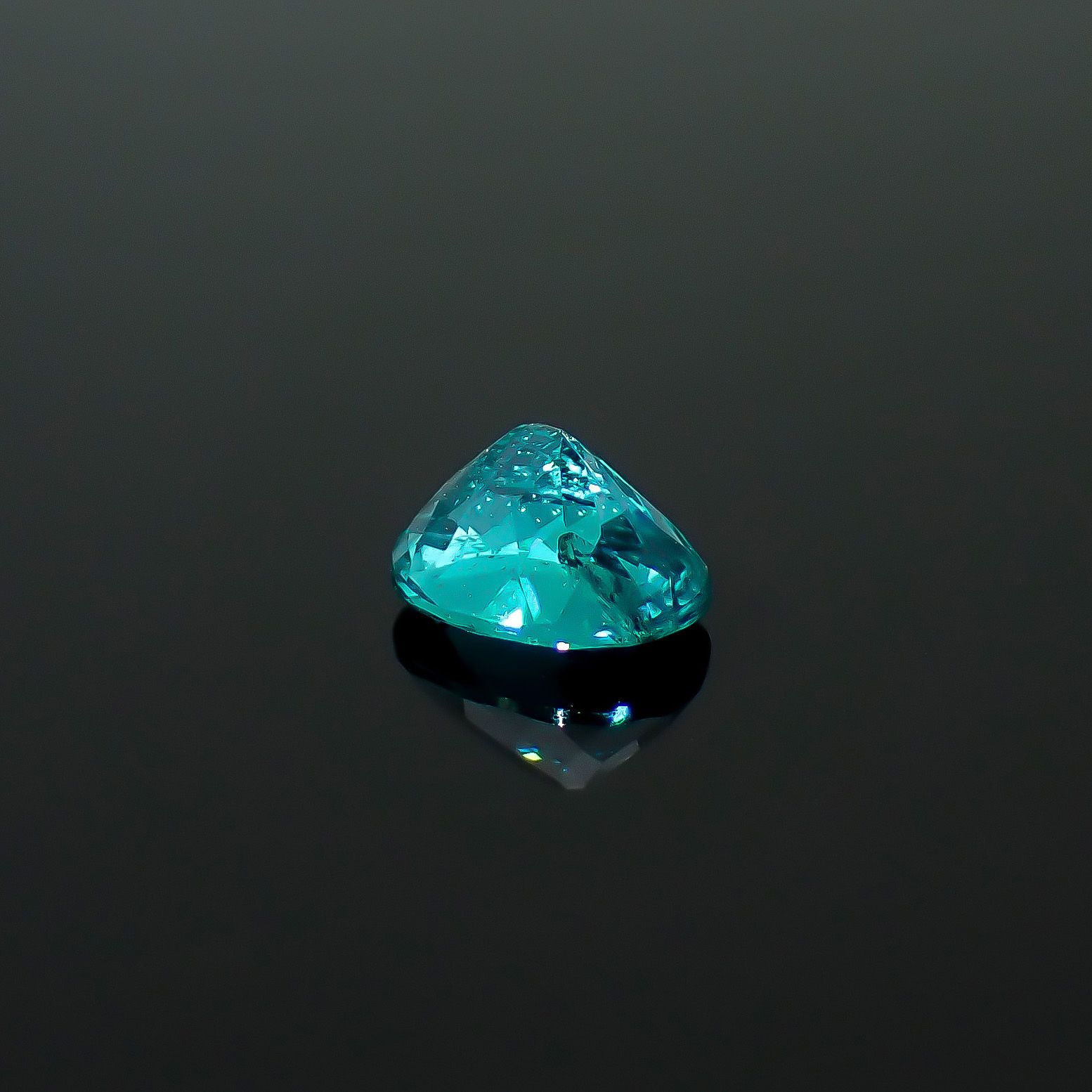 パライバトルマリン(宝石名トルマリン/別名パライバ・トルマリン)ブラジル産 GIA鑑付 0.48ct / 5.46x4.33mm前後 [260732609]