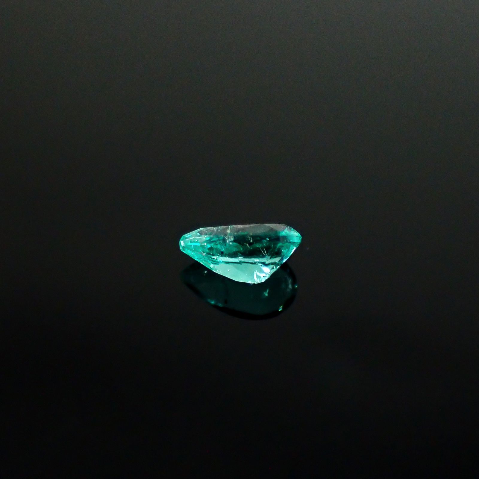 パライバトルマリン ブラジル産 0.087ct / 3.7x2.2mm前後 [250931078]