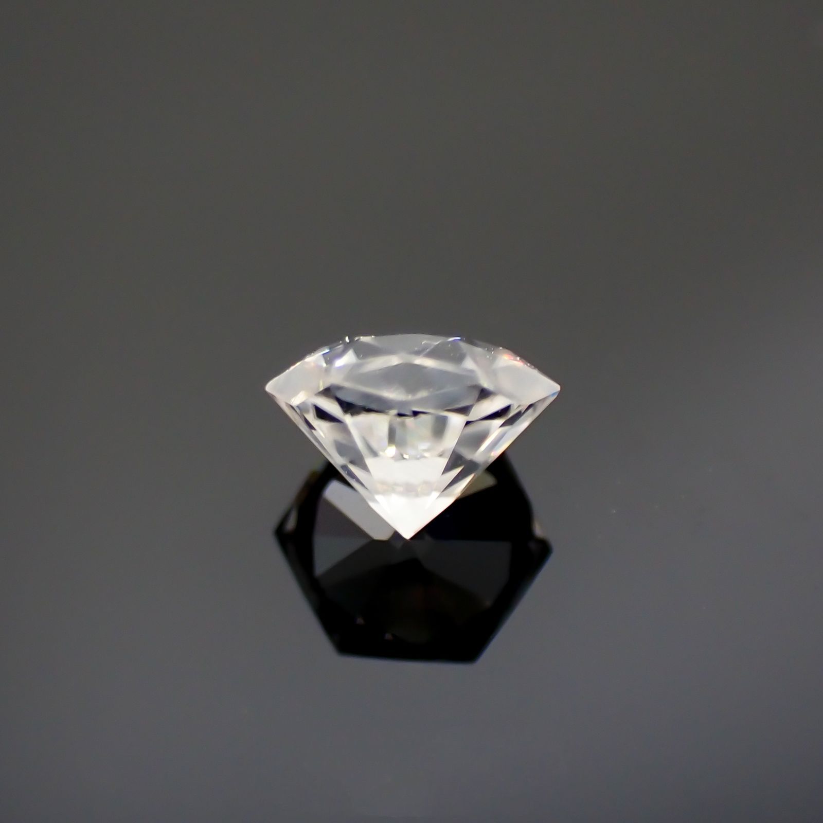 ◇ヘキサゴンカット◇カラーレスジルコン(宝石名ホワイト・ジルコン)スリランカ/カンボジア産 0.86ct 識別済[220114275]4.8x4.8mm前後