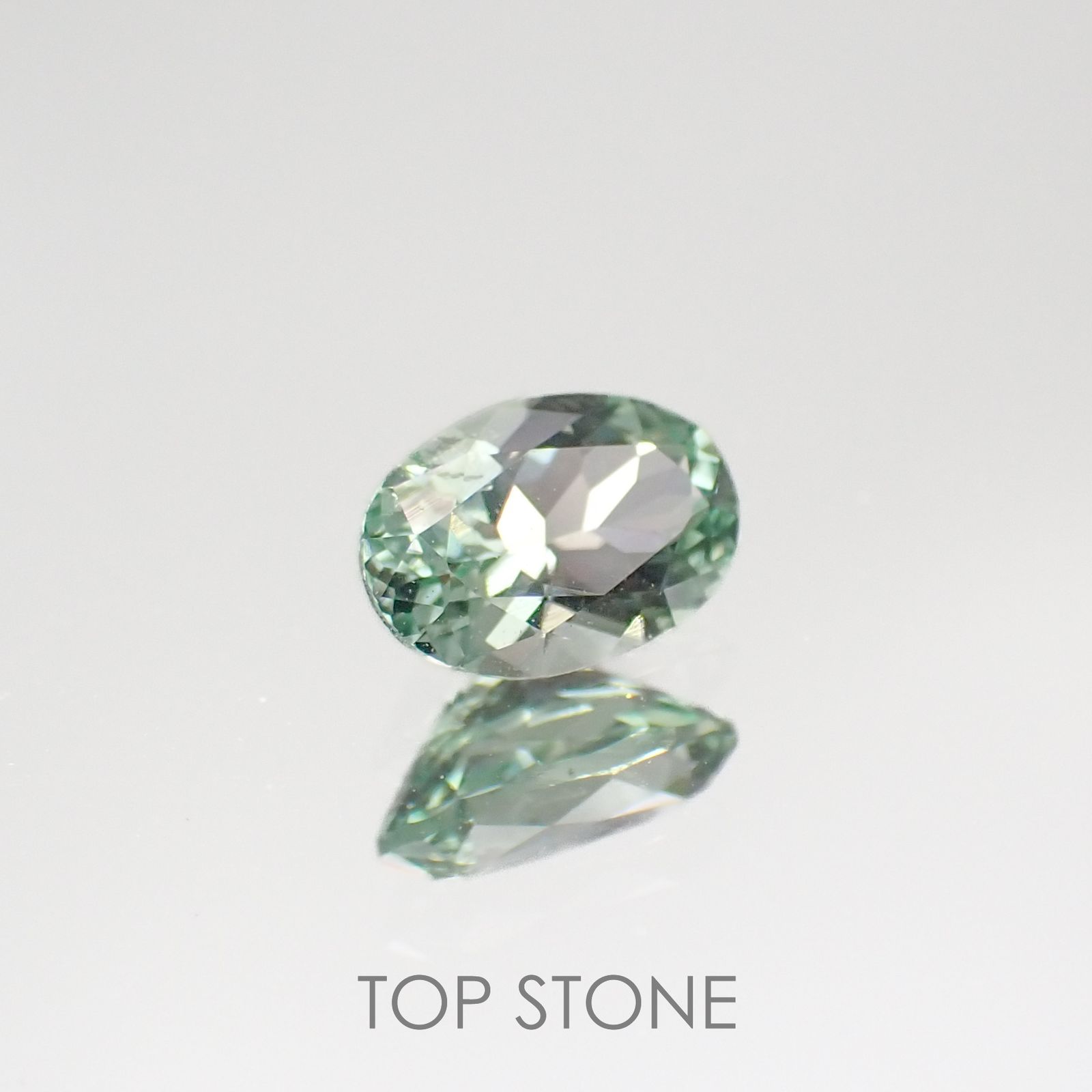 バナジウムコーネルピン(宝石名コーネルピン)タンザニア・タンガ州産 0.53ct 識別済[220716903]6.2x4.3mm前後