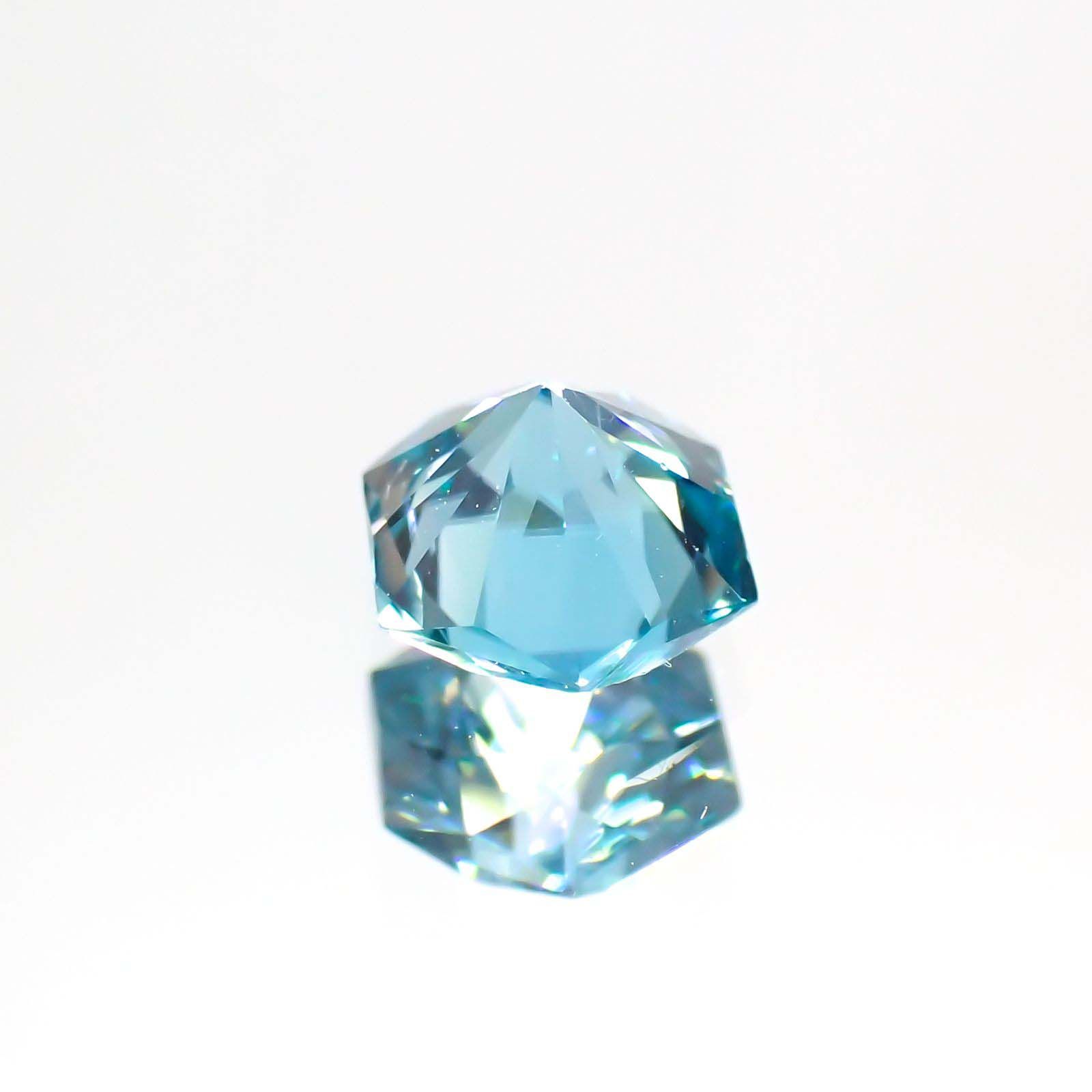 ◇ヘキサゴンカット◇ブルージルコン(宝石名ジルコン) カンボジア産 0.81ct 識別済[211013363]4.9×4.9mm前後