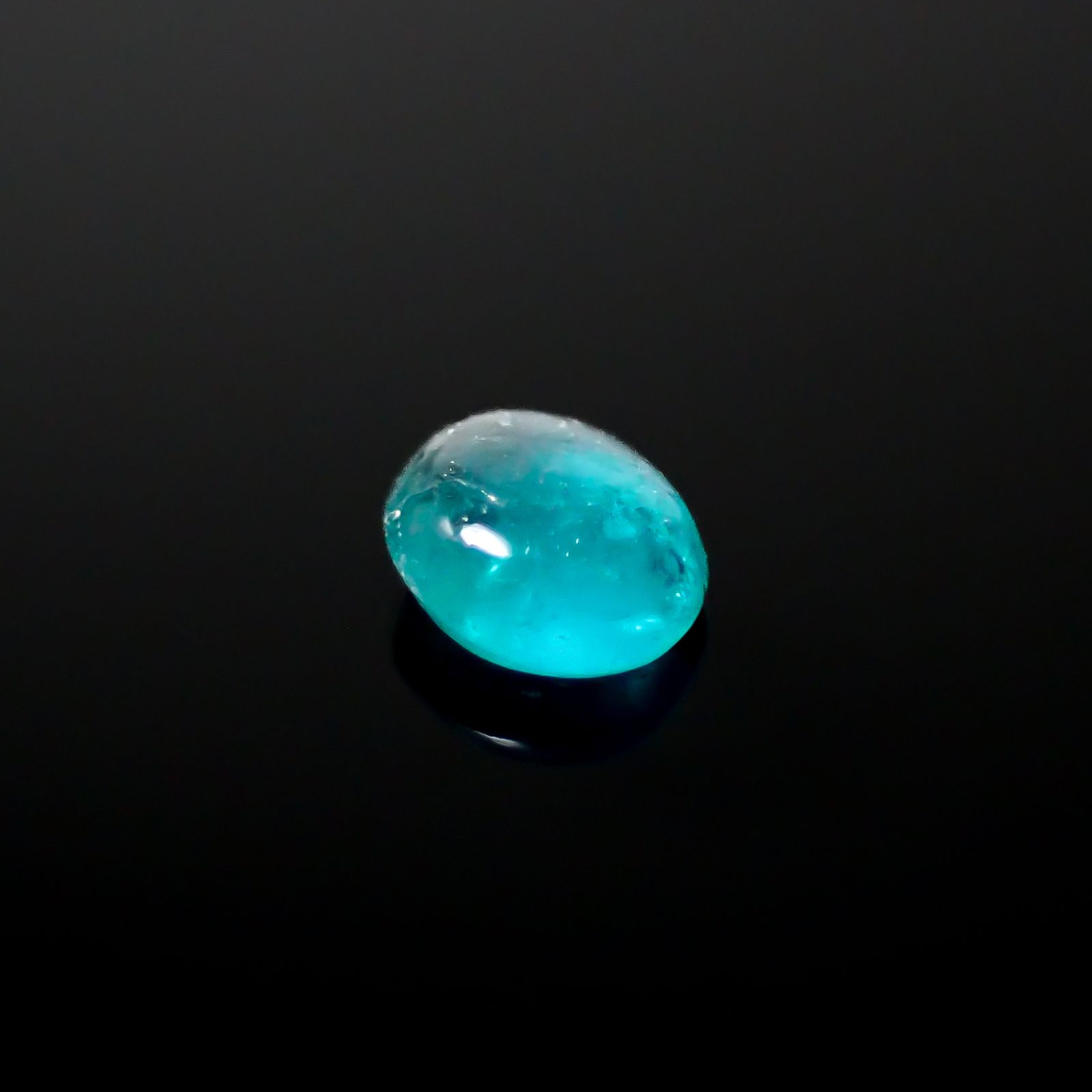 アウイナイト フルオレッセンス アフガニスタン産 0.17ct[240929043]4.2x3.6mm前後