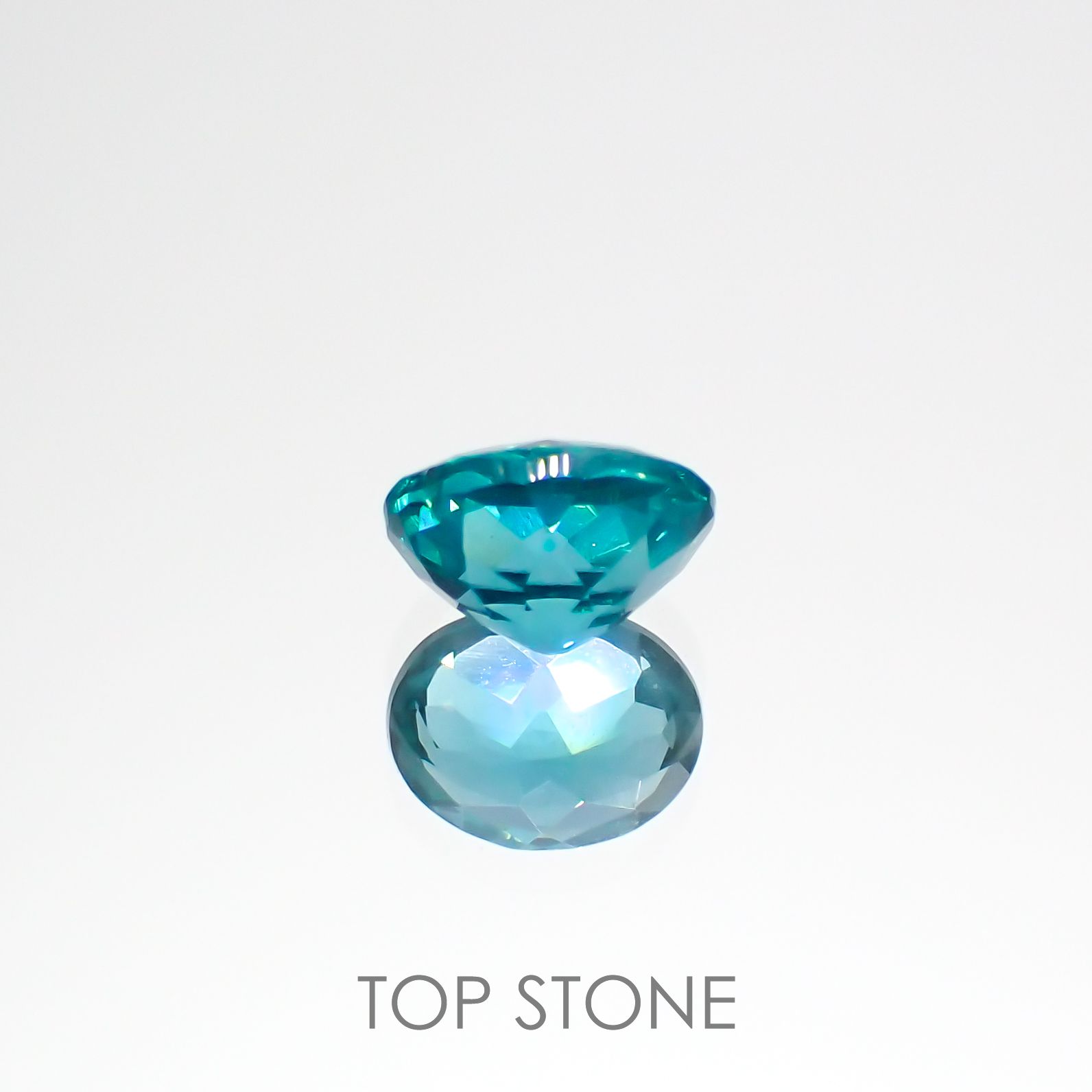 ブルーグリーンアパタイト(宝石名アパタイト)マダガスカル産 0.69ct 識別済[220616656]6.1x4.7mm前後